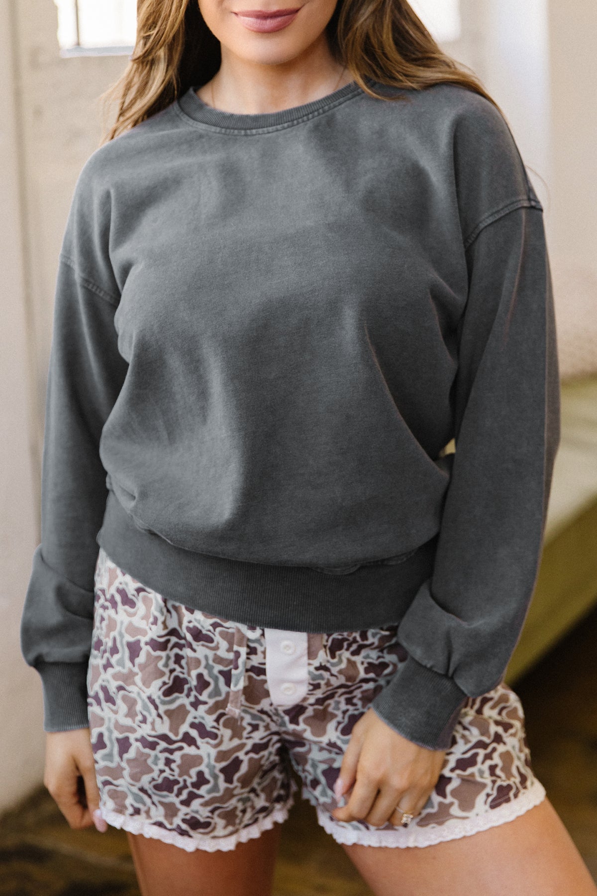 Medium Grey Solid Round Neck Long Sleeve Ribbed Cuff Loose Sweatshirt