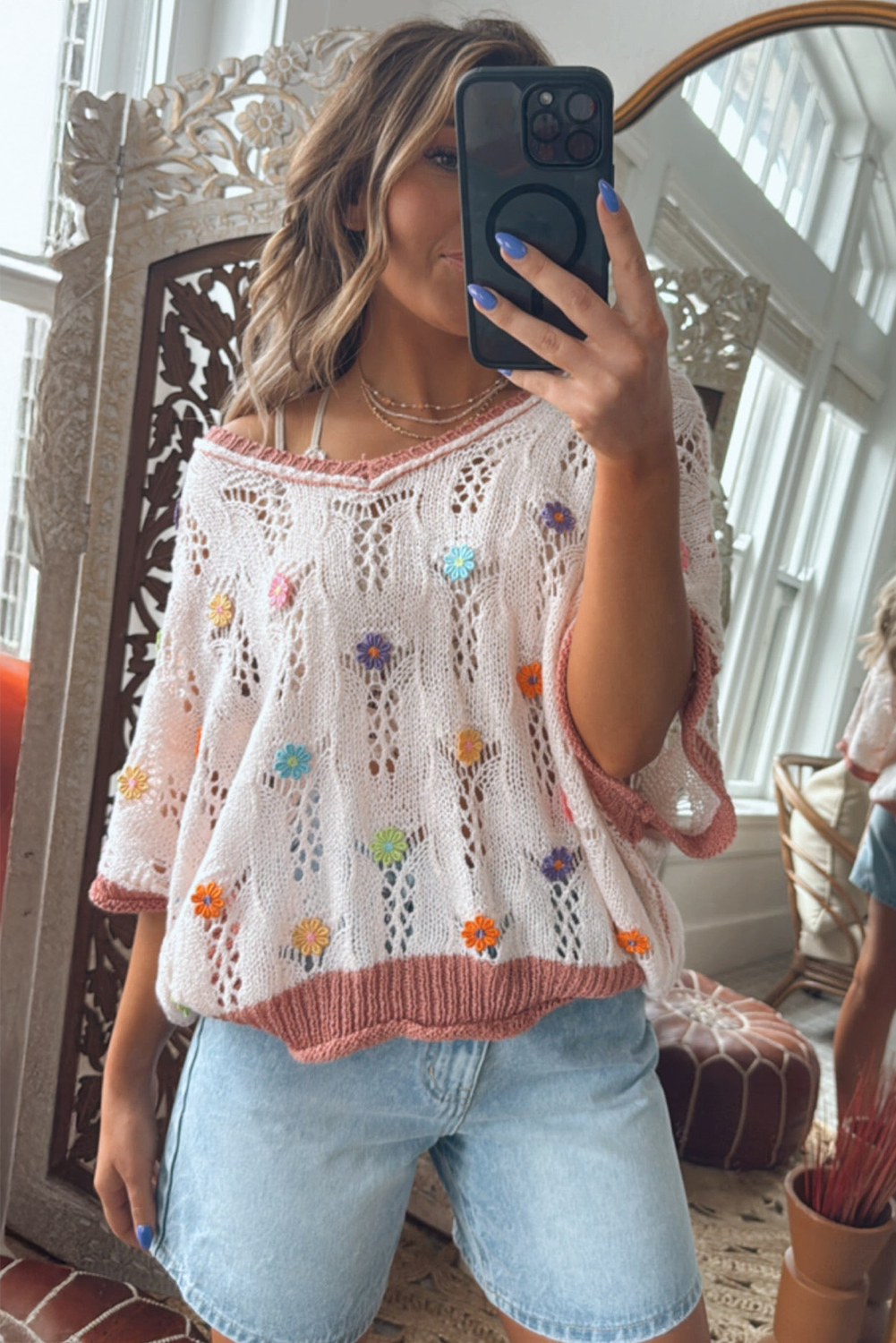 Delicacy Embroidered Flowers Colorblock Edge Hollowed Sweater
