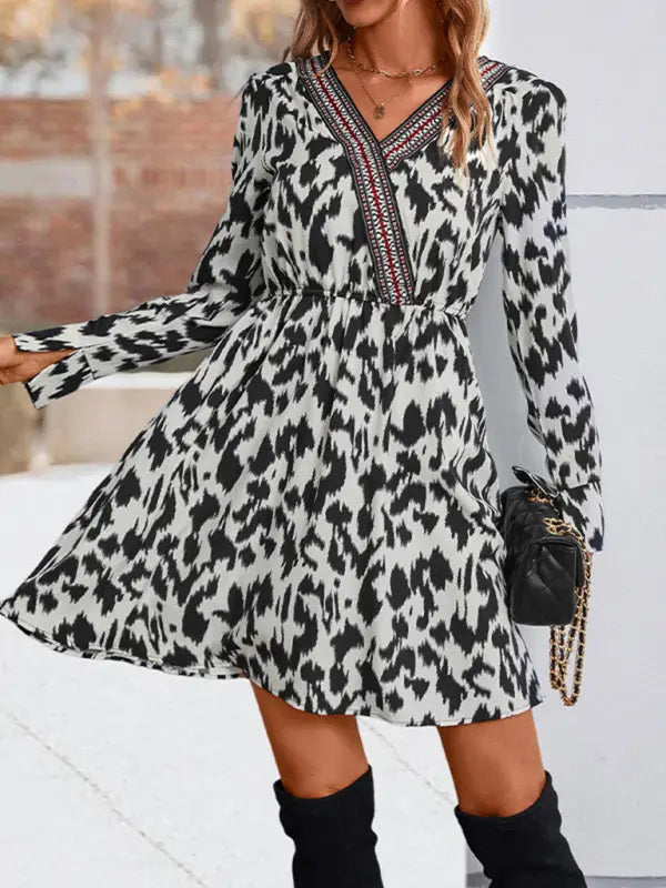 Blue Zone Planet | v-neck long-sleeved printed dress BLUE ZONE PLANET