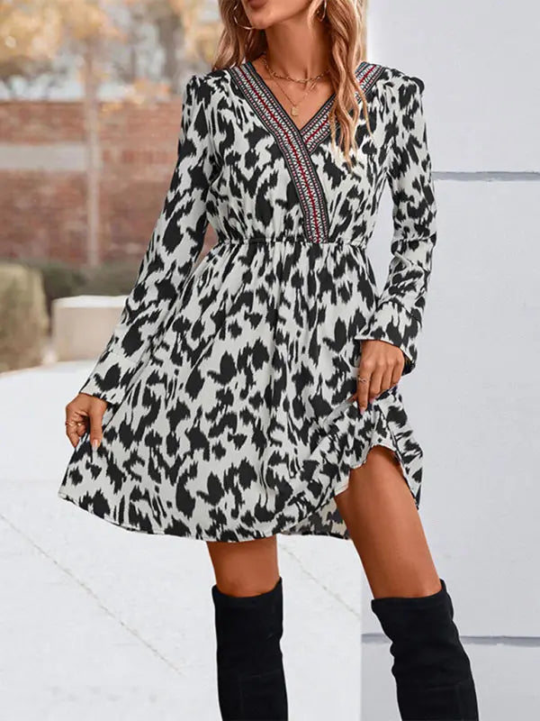 Blue Zone Planet | v-neck long-sleeved printed dress BLUE ZONE PLANET
