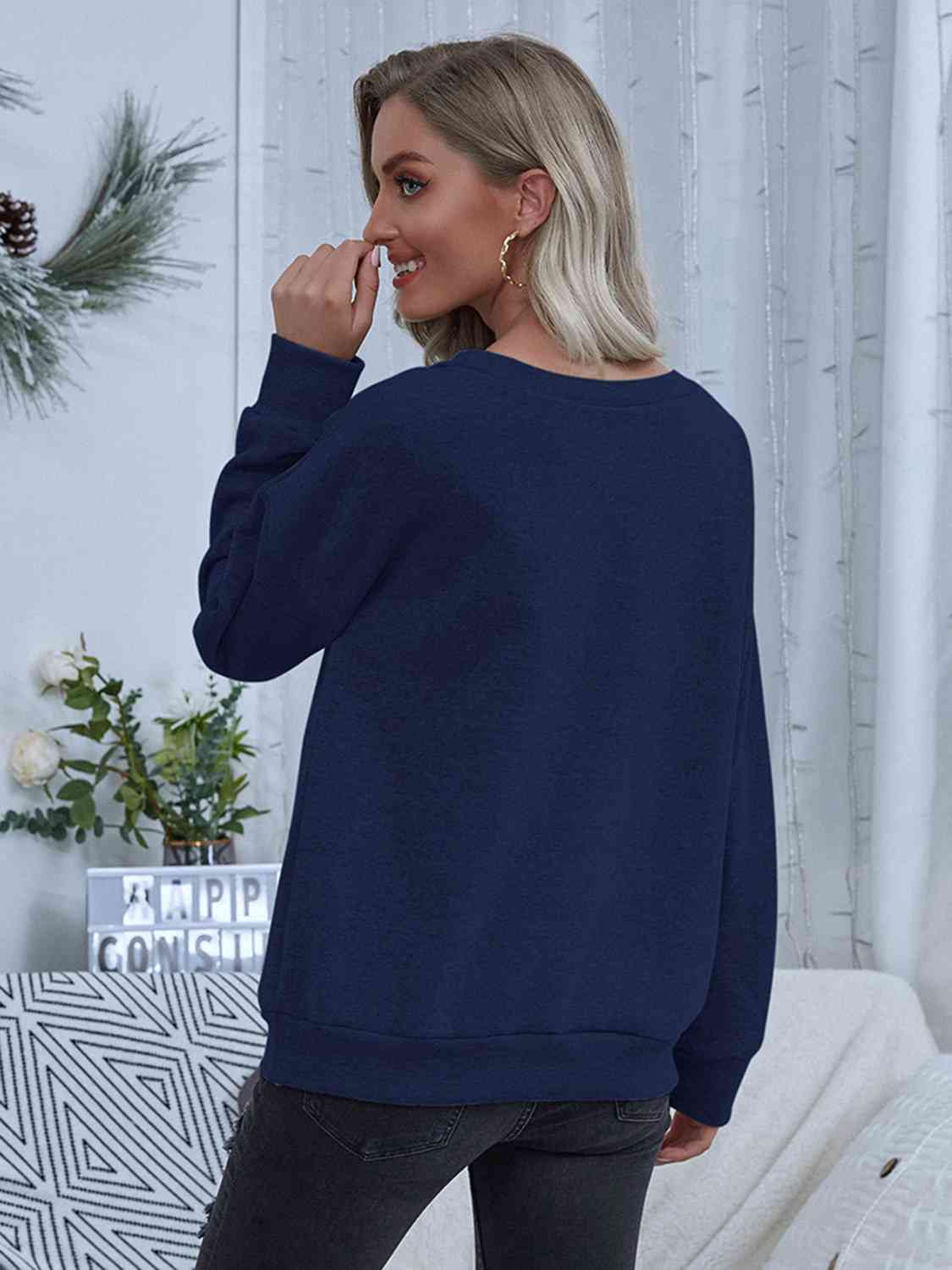 Lip Graphic Round Neck Sweatshirt BLUE ZONE PLANET