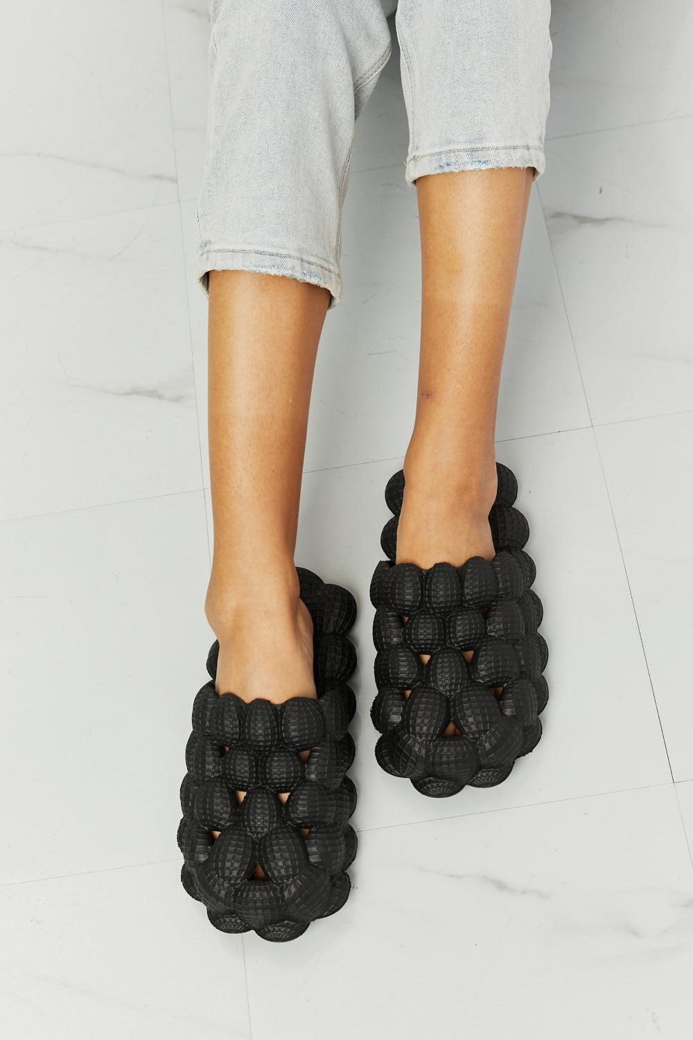 NOOK JOI Laid Back Bubble Slides in Black BLUE ZONE PLANET