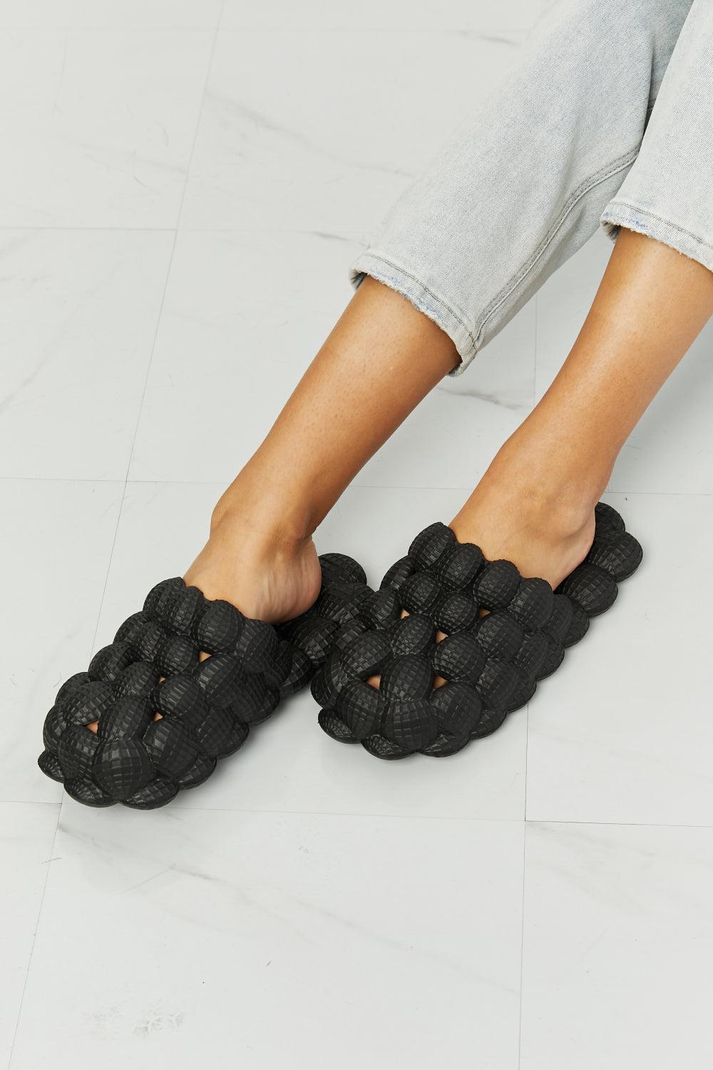 NOOK JOI Laid Back Bubble Slides in Black BLUE ZONE PLANET