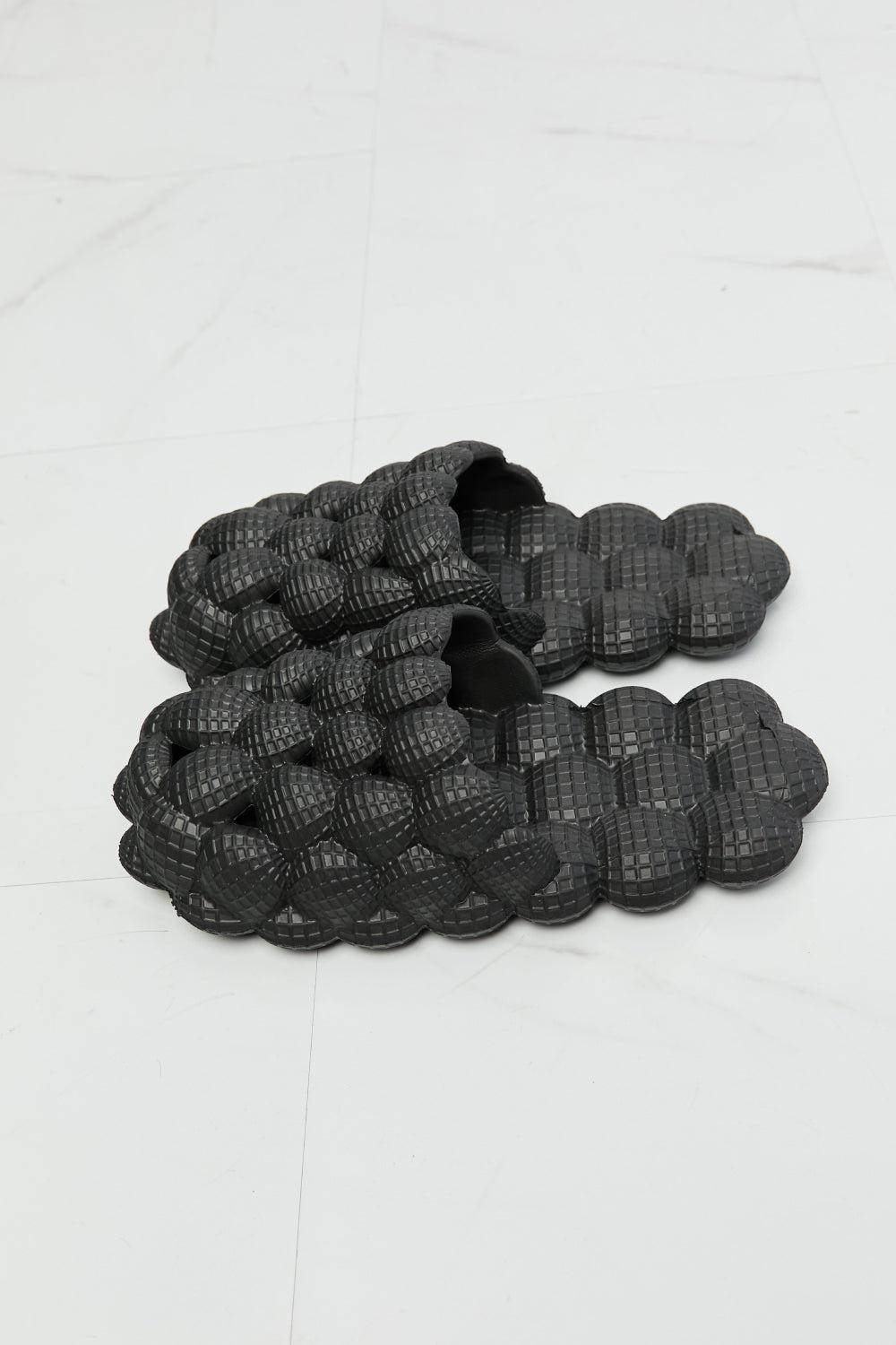 NOOK JOI Laid Back Bubble Slides in Black BLUE ZONE PLANET