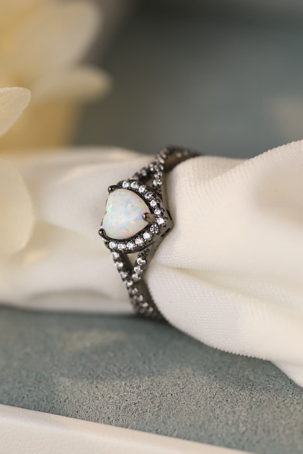Opal Heart Black Gold-Plated Ring BLUE ZONE PLANET
