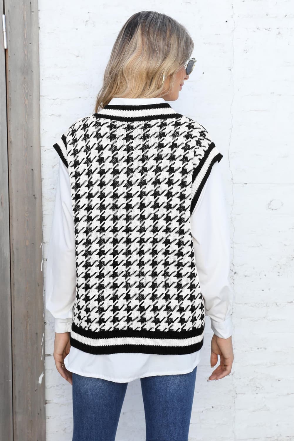Ribbed V-Neck Sleeveless Sweater BLUE ZONE PLANET