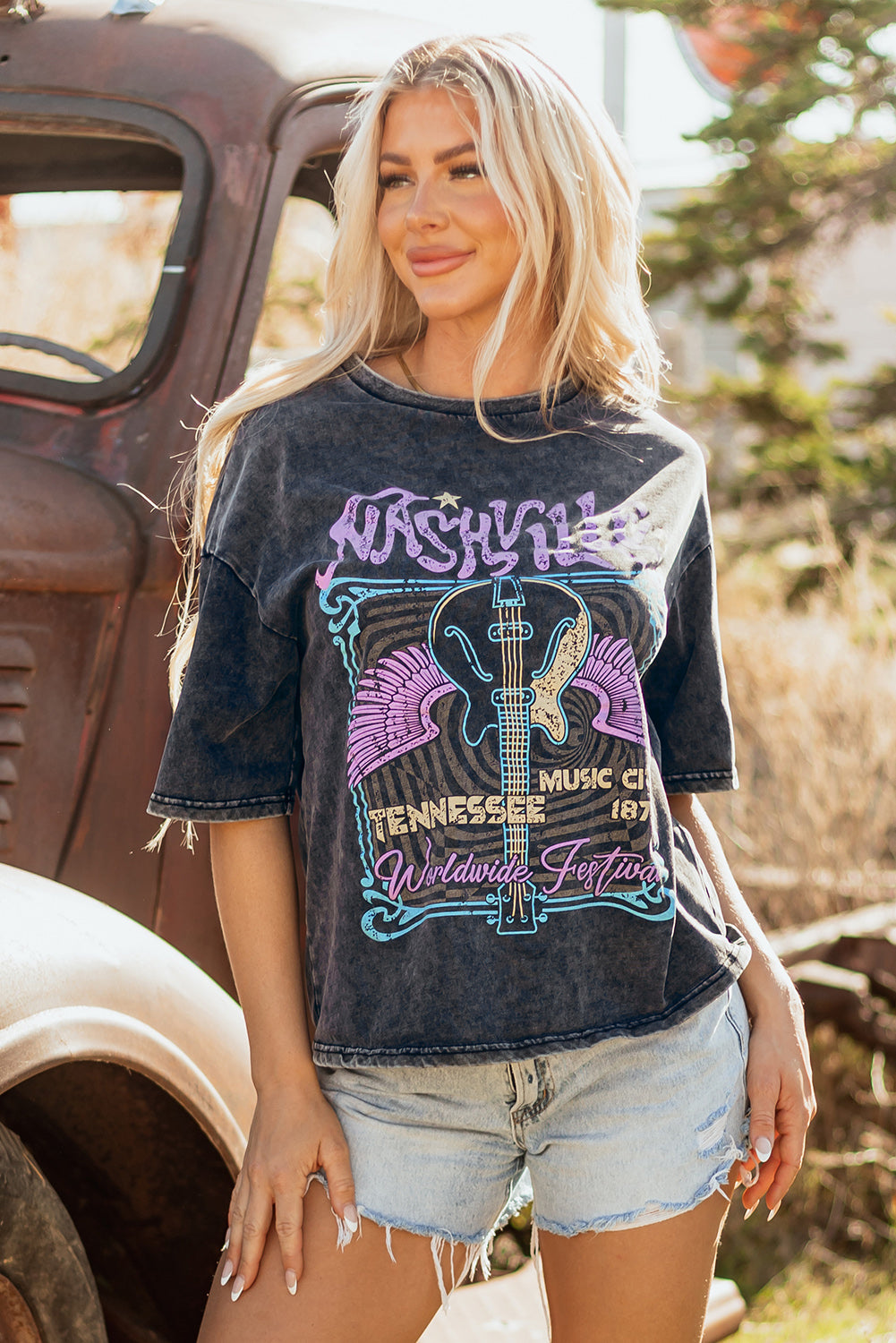Black Vintage Nashville Tennessee Graphic Mineral Washed Plus Size Tee