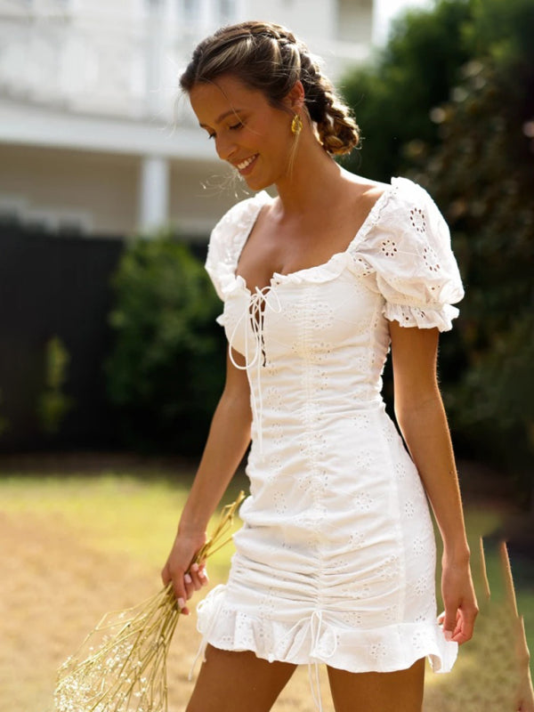 hip-hugging skirt, lace-up, and pleated V-neck short dress BLUE ZONE PLANET