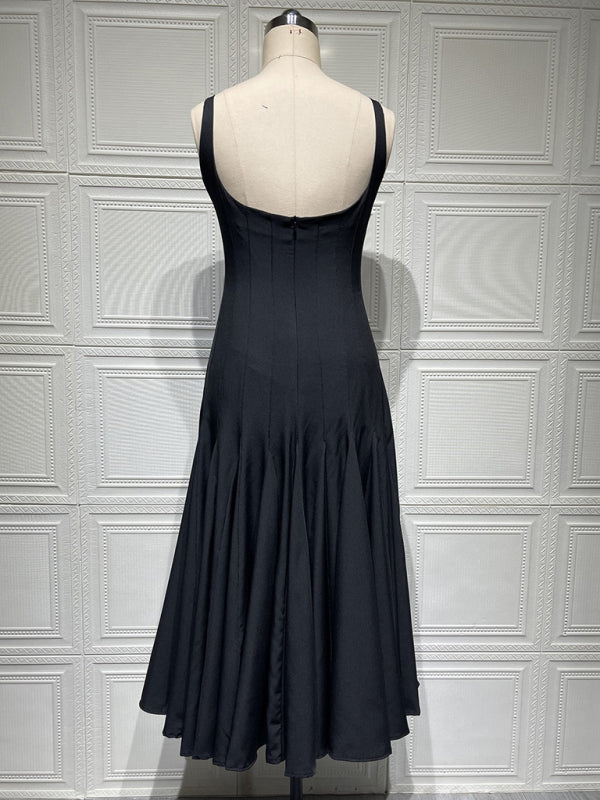Simple pleated suspender dress with wide swing