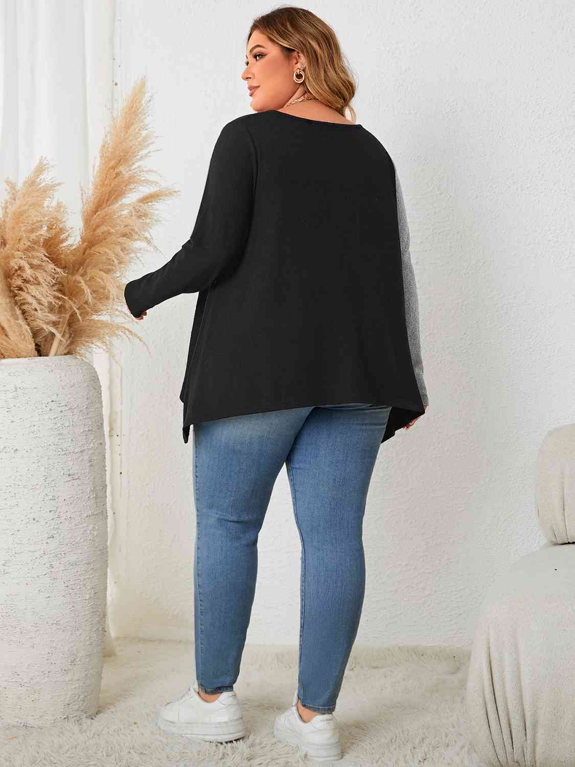 Plus Size Contrast Notched Neck T-Shirt BLUE ZONE PLANET
