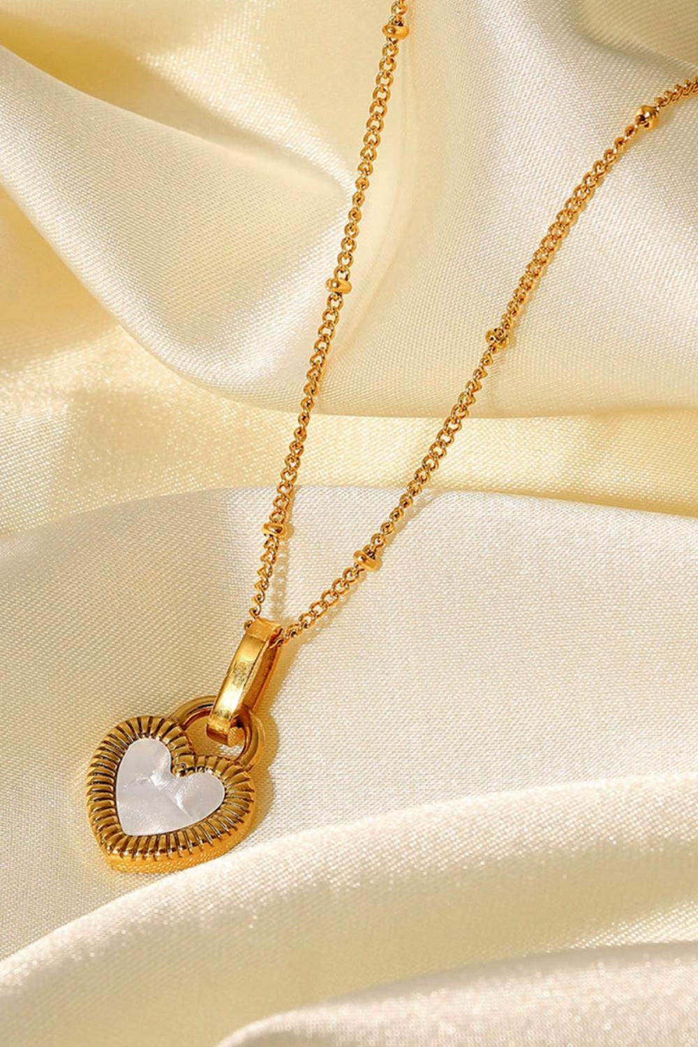 Contrast Heart Pendant Necklace BLUE ZONE PLANET