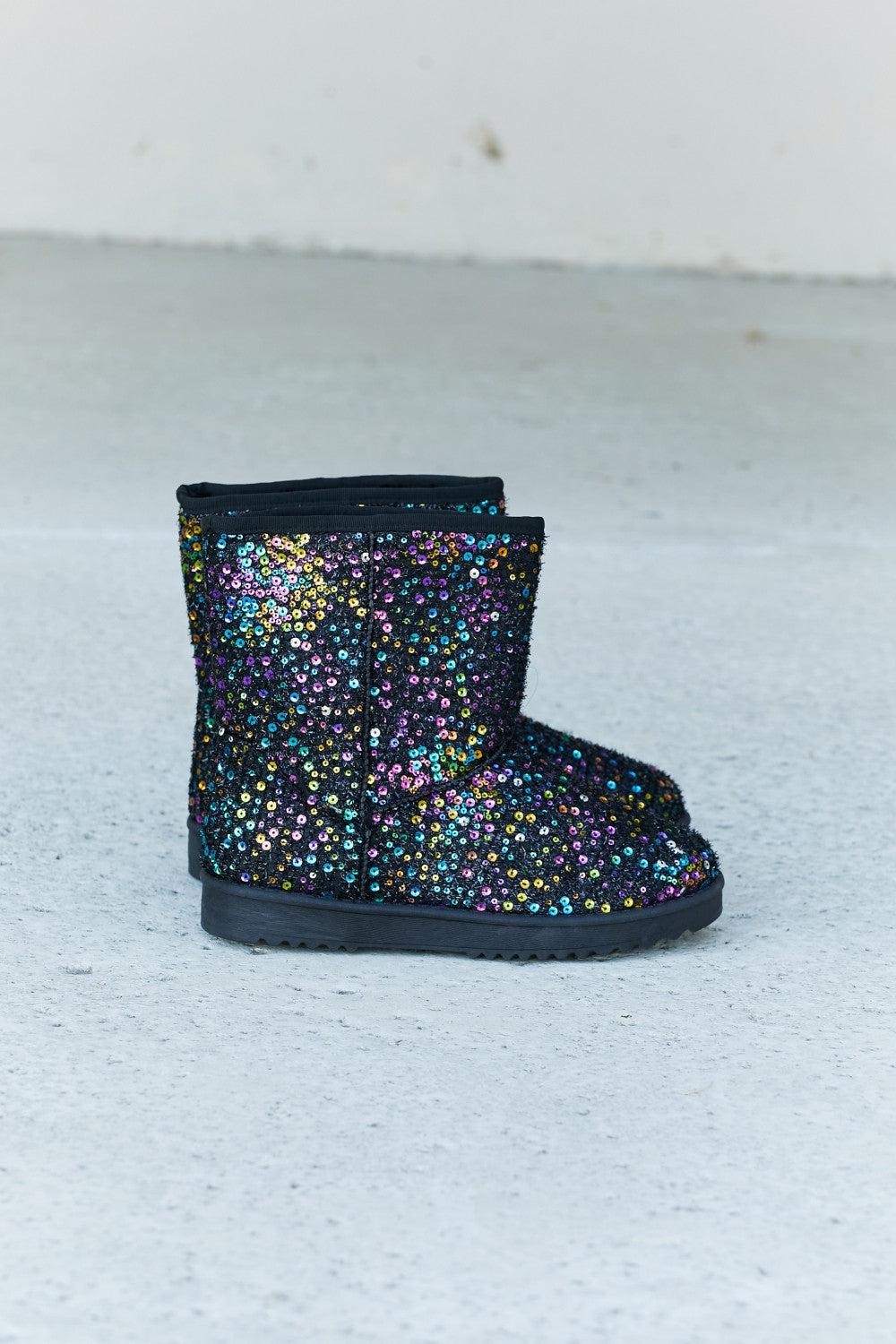 Forever Link Multicolored Sequin Snow Boots BLUE ZONE PLANET