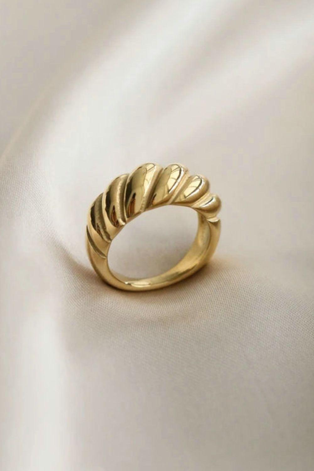 Gold Twisted Ring BLUE ZONE PLANET