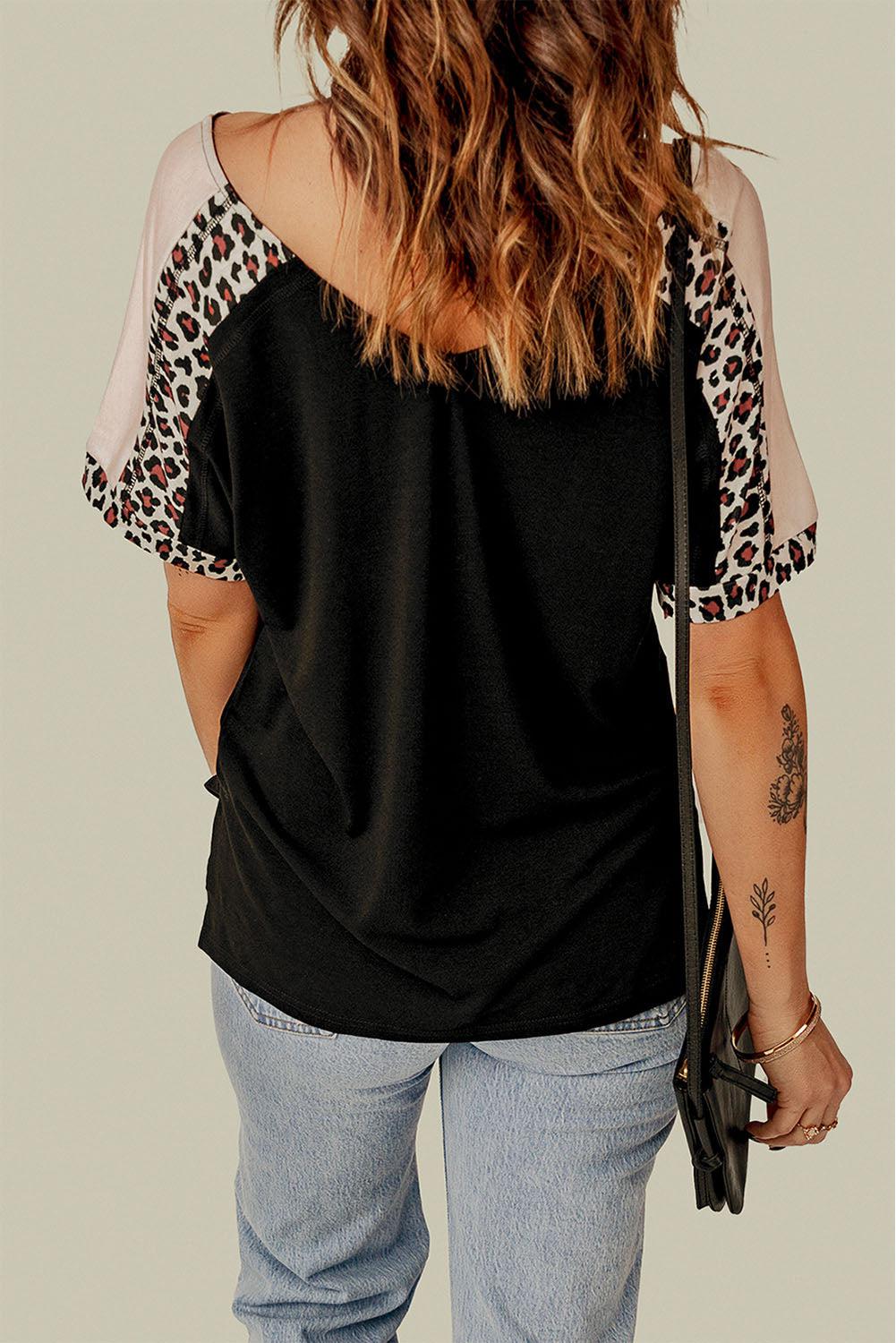 MAMA Graphic Leopard V-Neck Tee Shirt BLUE ZONE PLANET