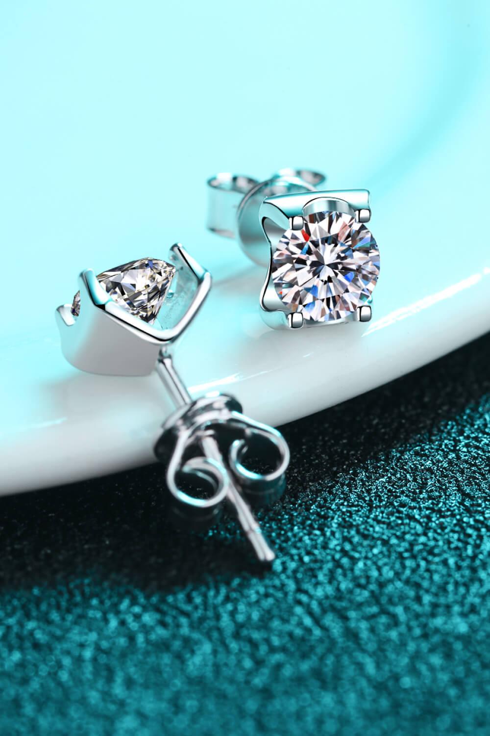 Weekend Meetup Moissanite Stud Earrings BLUE ZONE PLANET