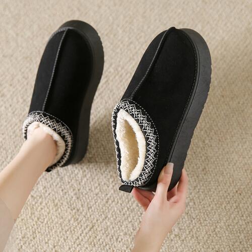 Faux Fur Center-Seam Slippers BLUE ZONE PLANET