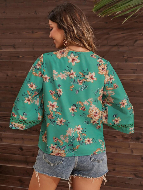 V-neck printed patchwork lace flared sleeve top BLUE ZONE PLANET