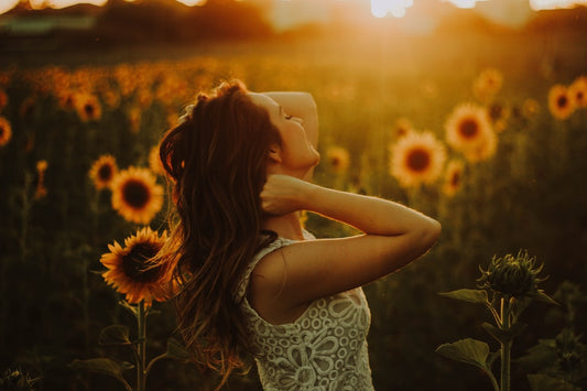 What to Wear to a Sunflower Field: Photoshoot Outfit Ideas