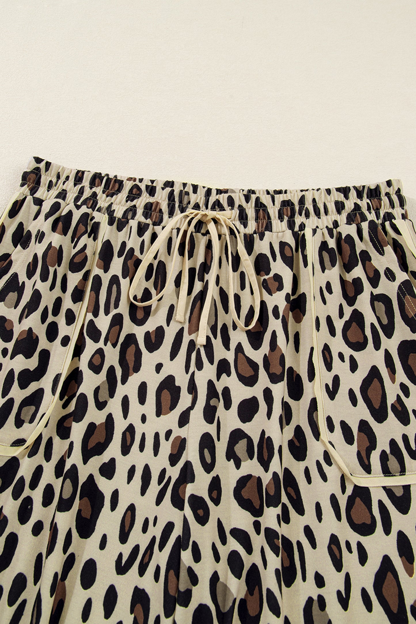 Khaki Exposed Seam Patched Pocket Plus Size Drawstring Leopard Wide Leg Pants-Plus Size/Plus Size Bottoms-[Adult]-[Female]-2022 Online Blue Zone Planet