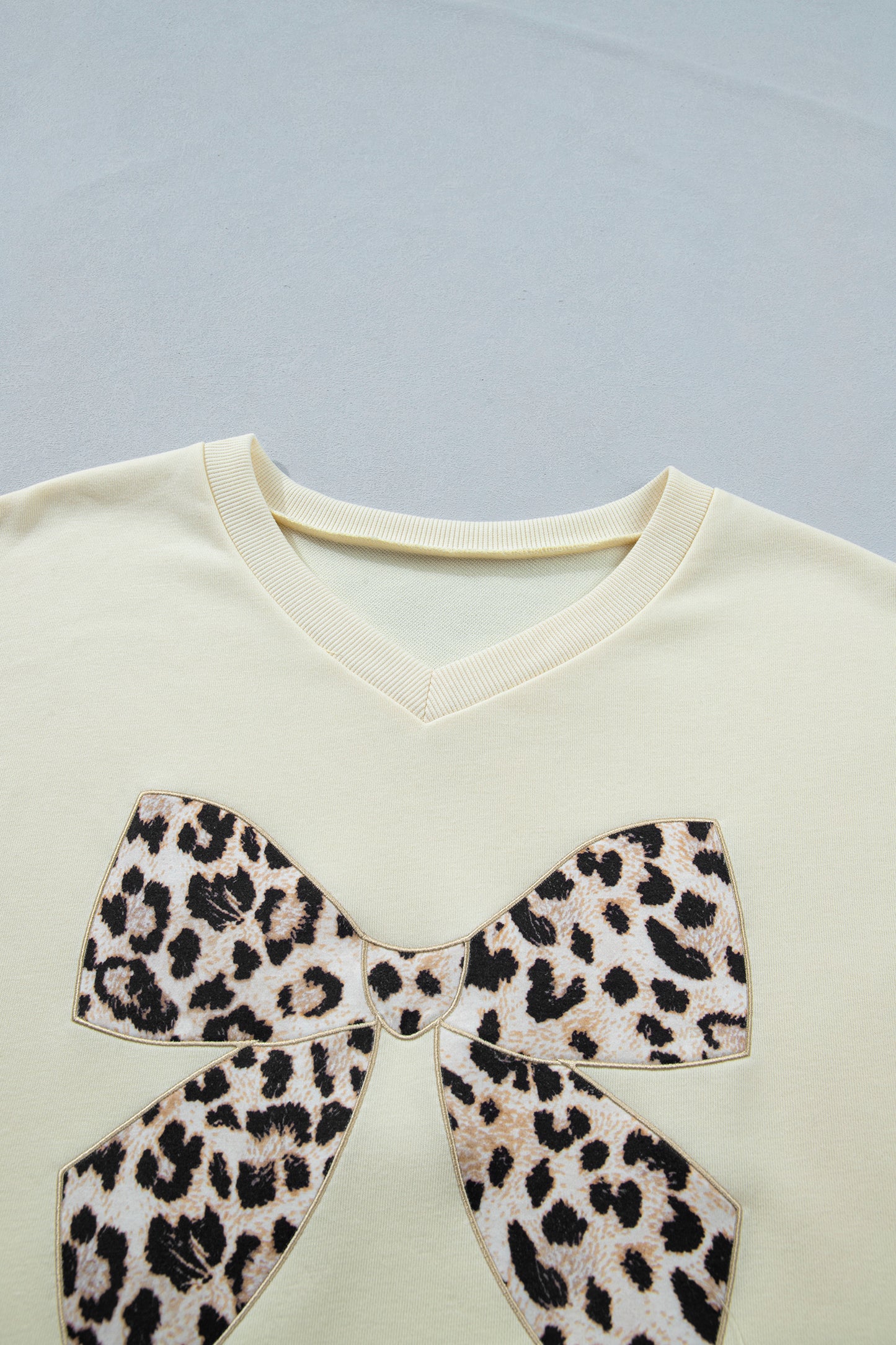 White Contrast Leopard Bow Patched V Neck Loose Tee Drawstring Shorts 2pcs Outfit-Two Piece Sets/Short Sets-[Adult]-[Female]-2022 Online Blue Zone Planet