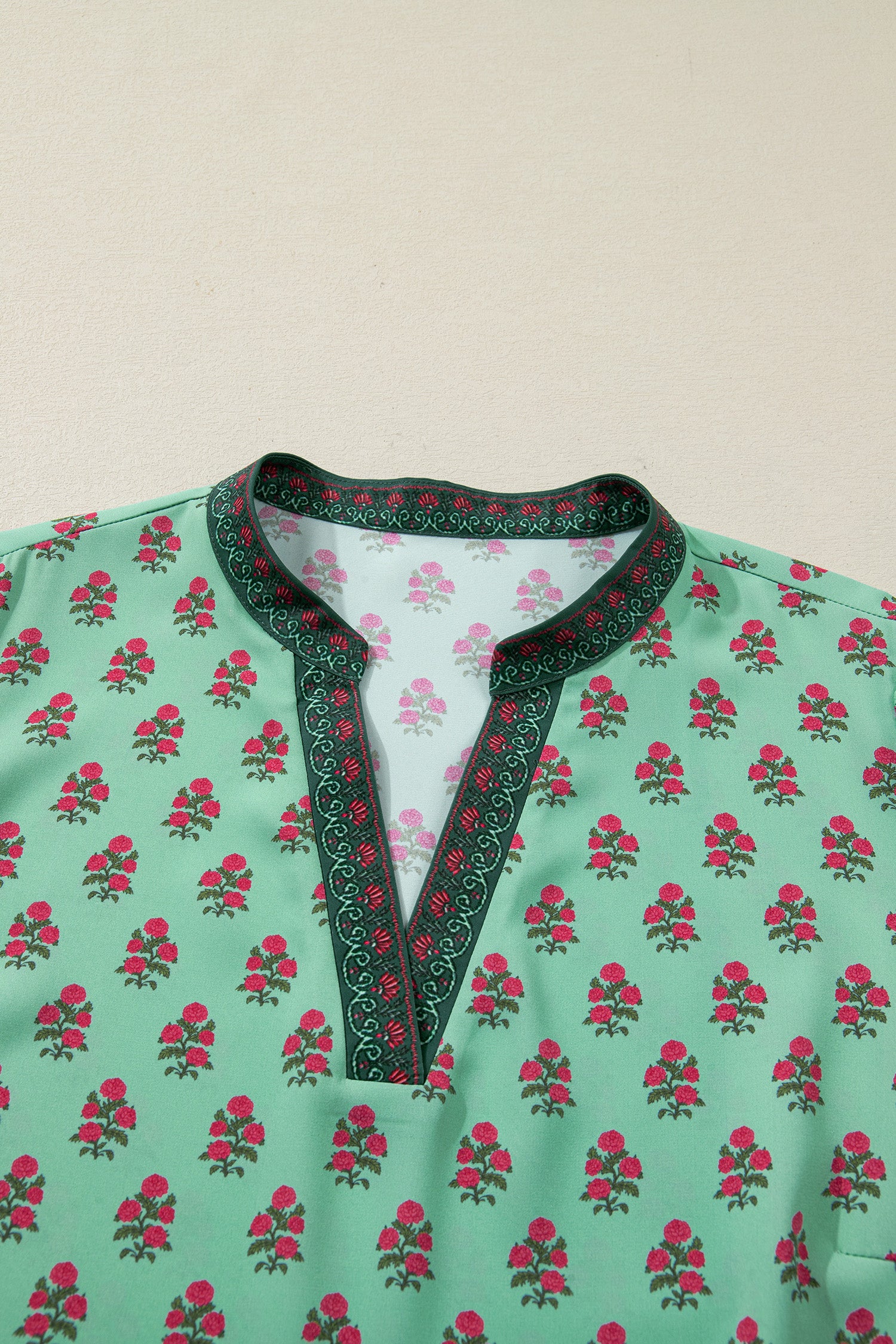 Green Plus Size Floral Print Contrast Trim V Neck Bracelet Sleeve Blouse-Plus Size/Plus Size Tops/Plus Size Blouses & Shirts-[Adult]-[Female]-2022 Online Blue Zone Planet