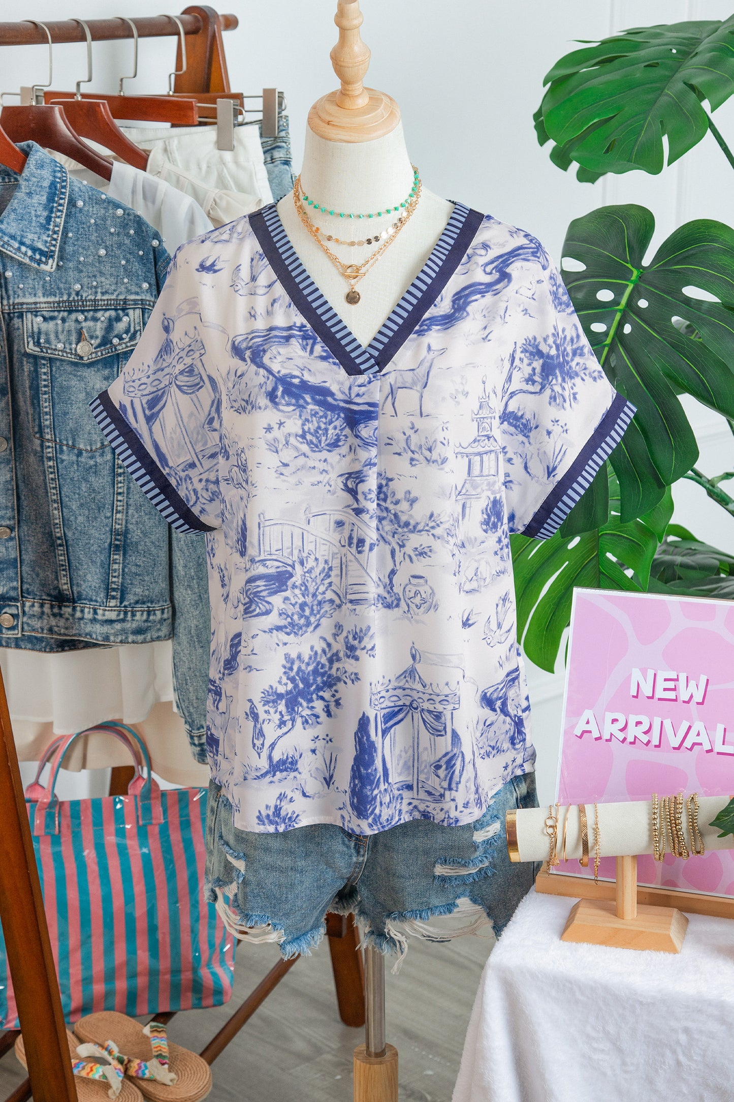 Blue Wild Animal Paradise Striped Trim V Neck Short Sleeve Blouse-Tops/Blouses & Shirts-[Adult]-[Female]-2022 Online Blue Zone Planet