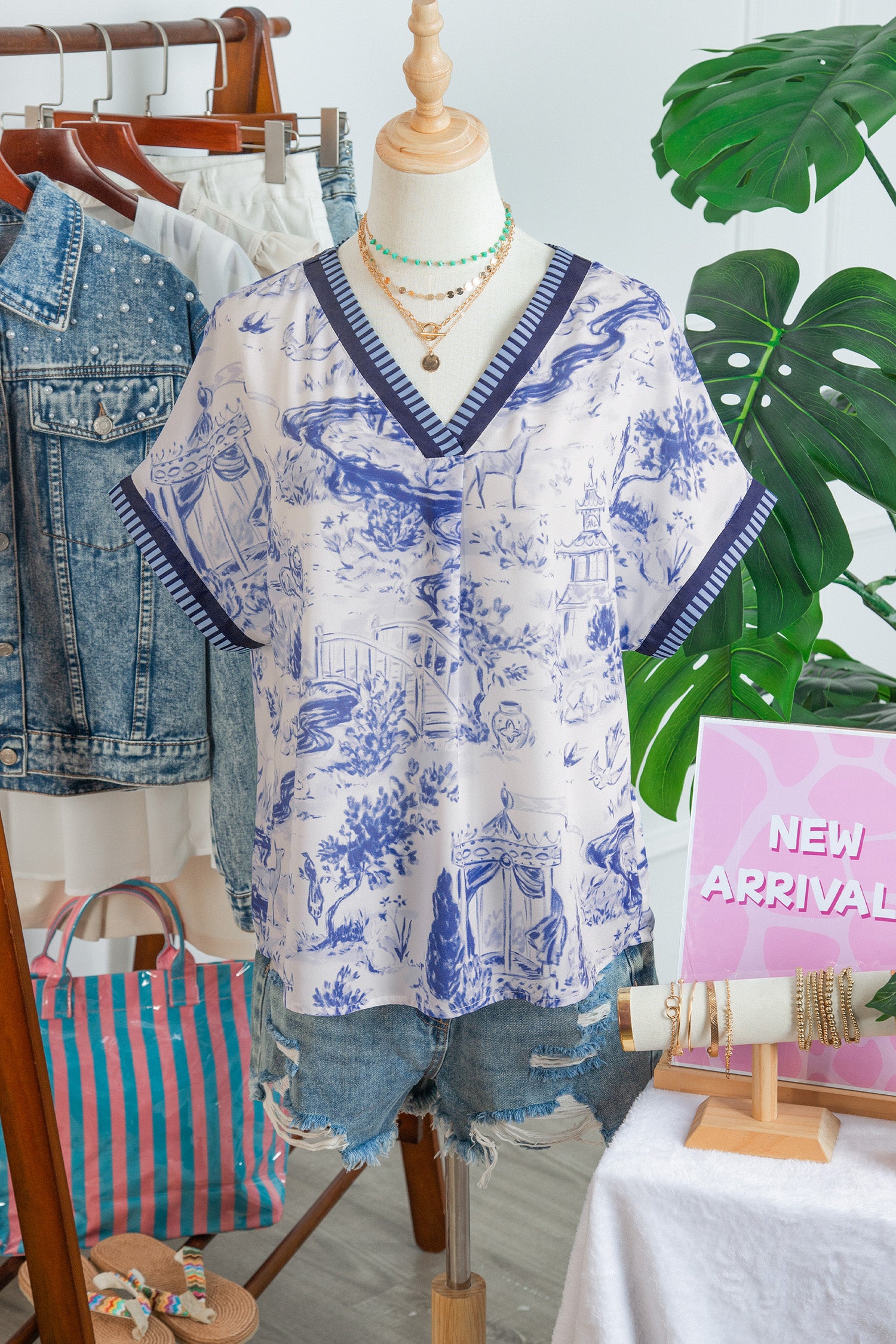 Blue Wild Animal Paradise Striped Trim V Neck Short Sleeve Blouse-Tops/Blouses & Shirts-[Adult]-[Female]-2022 Online Blue Zone Planet