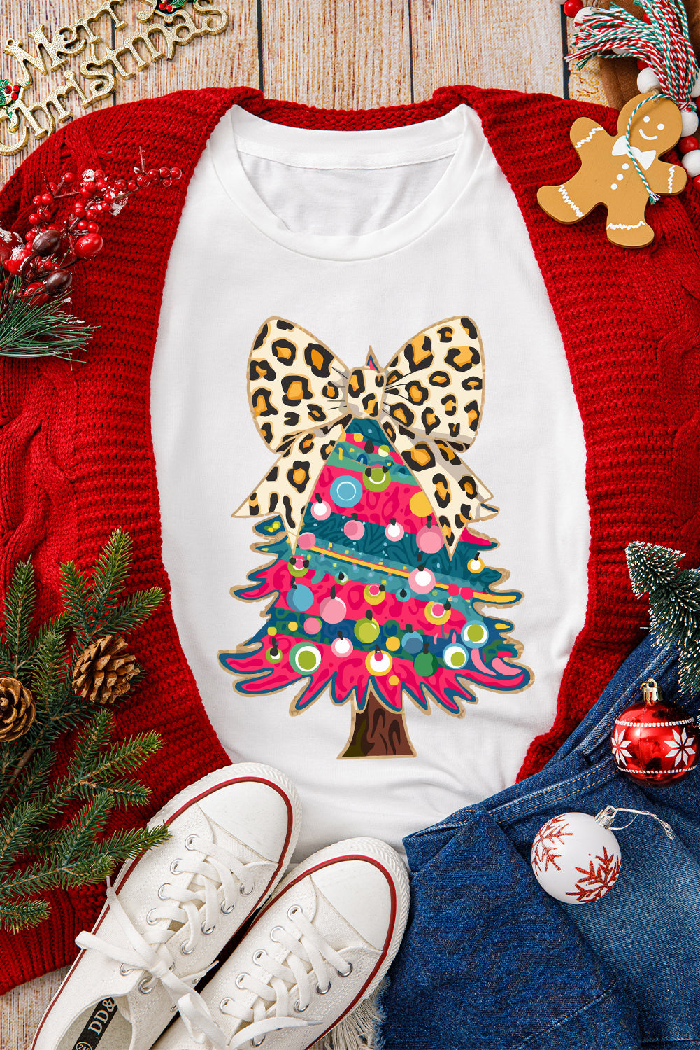 Blue Zone Planet | White Leopard Bow Décor Christmas Tree Graphic Crew Neck Tee-Graphic/Graphic Tees-[Adult]-[Female]-2022 Online Blue Zone Planet