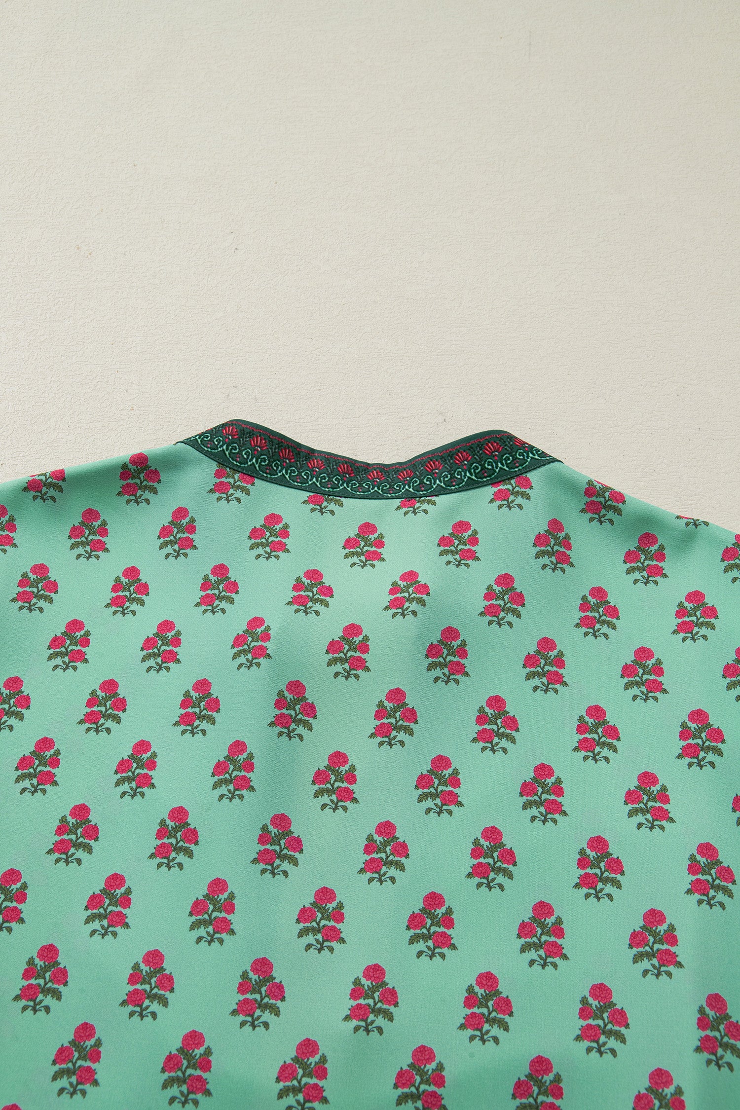 Green Plus Size Floral Print Contrast Trim V Neck Bracelet Sleeve Blouse-Plus Size/Plus Size Tops/Plus Size Blouses & Shirts-[Adult]-[Female]-2022 Online Blue Zone Planet