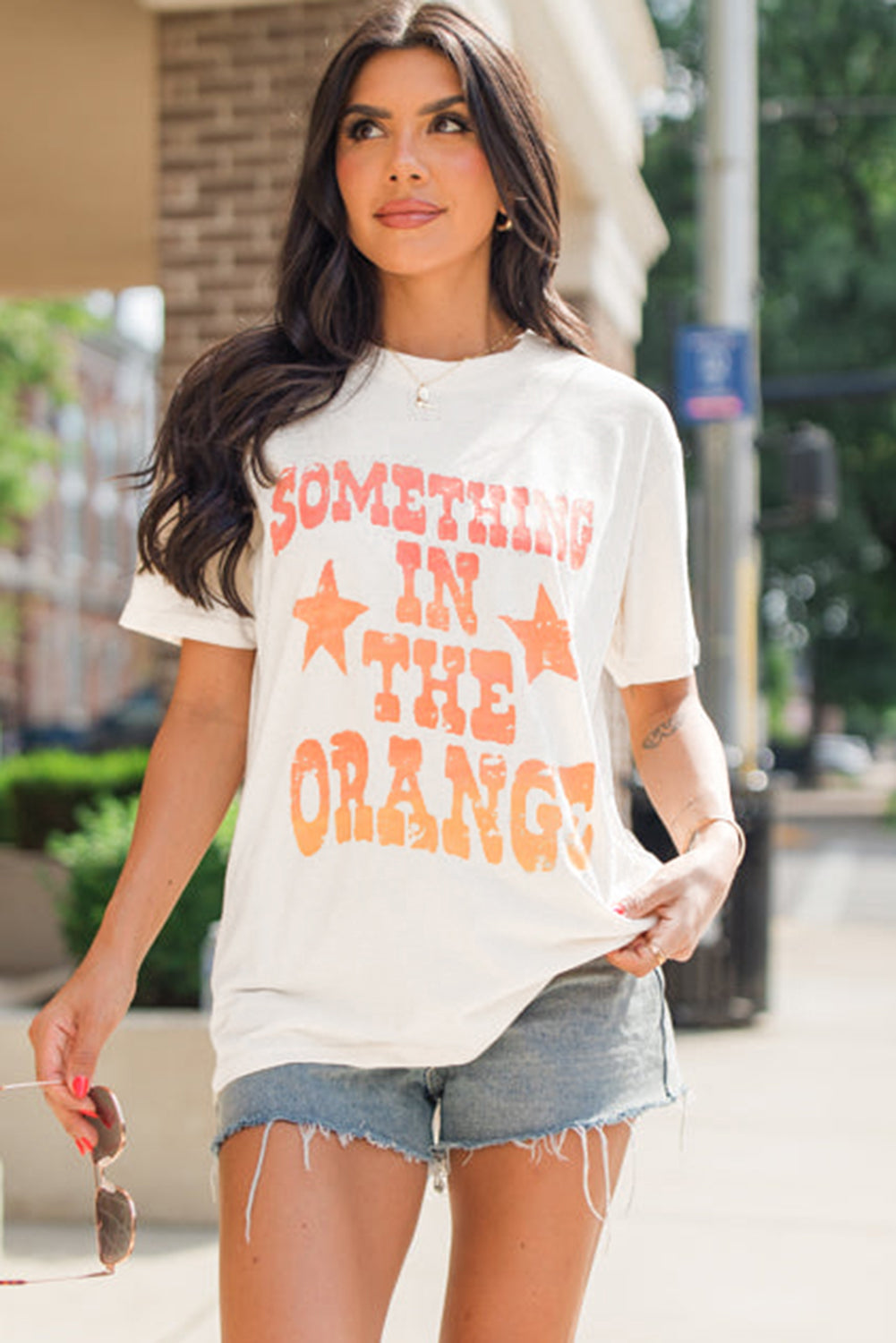 White SOMETHING IN THE ORANGE Graphic Crew Neck T Shirt-Graphic/Graphic Tees-[Adult]-[Female]-2022 Online Blue Zone Planet