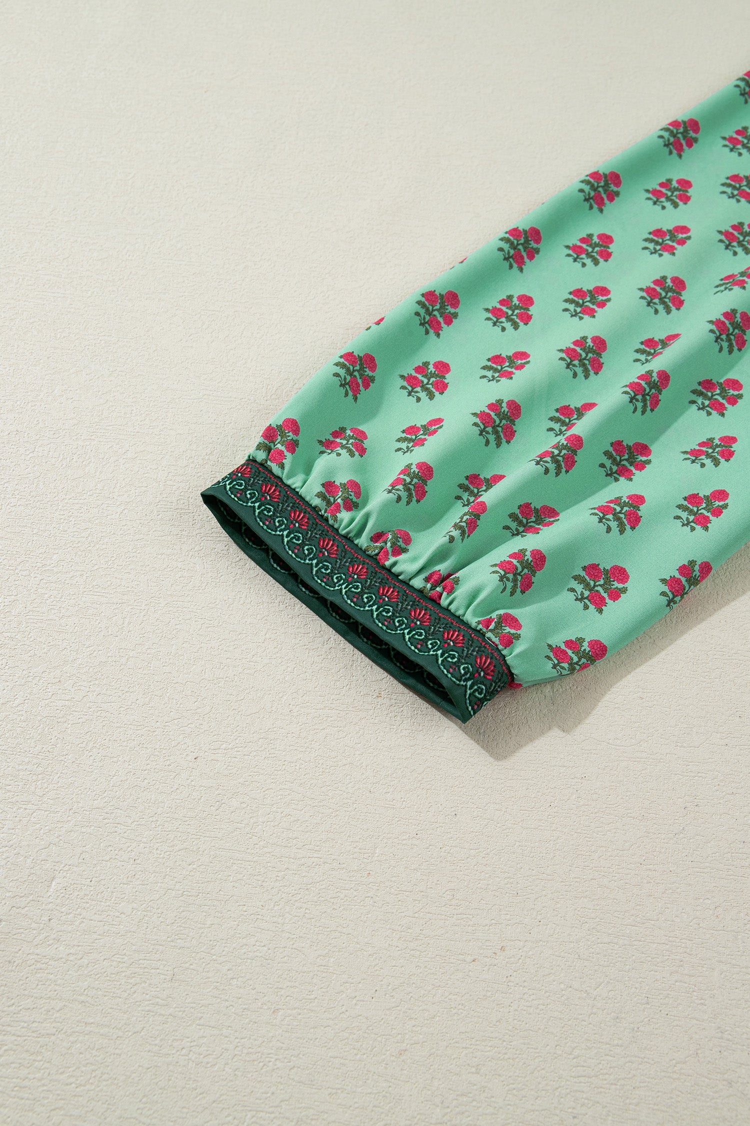 Green Plus Size Floral Print Contrast Trim V Neck Bracelet Sleeve Blouse-Plus Size/Plus Size Tops/Plus Size Blouses & Shirts-[Adult]-[Female]-2022 Online Blue Zone Planet