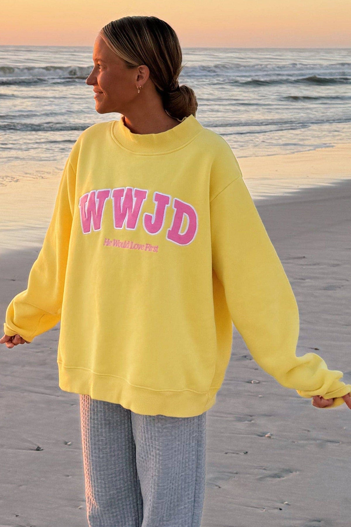 Pink WWJD Embroidered Trim Slogan Graphic Crewneck Pullover Sweatshirt