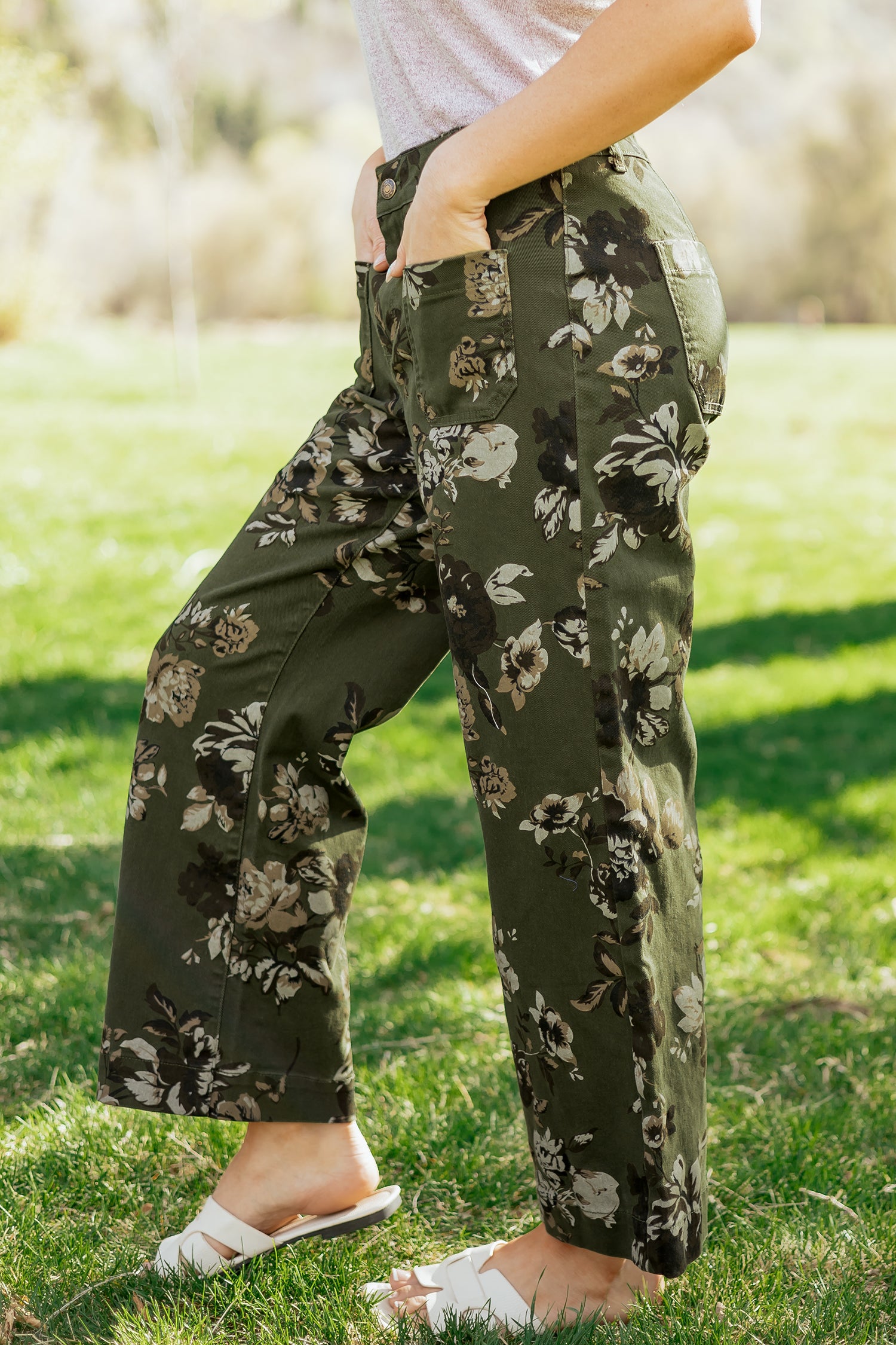Green Vintage Floral Print Square Patch Pocket Raw Hem Shift Jeans-Bottoms/Jeans-[Adult]-[Female]-2022 Online Blue Zone Planet