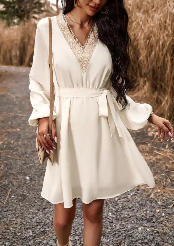 Ava's Elegant V-Neck Long-Sleeve Mini Dress kakaclo