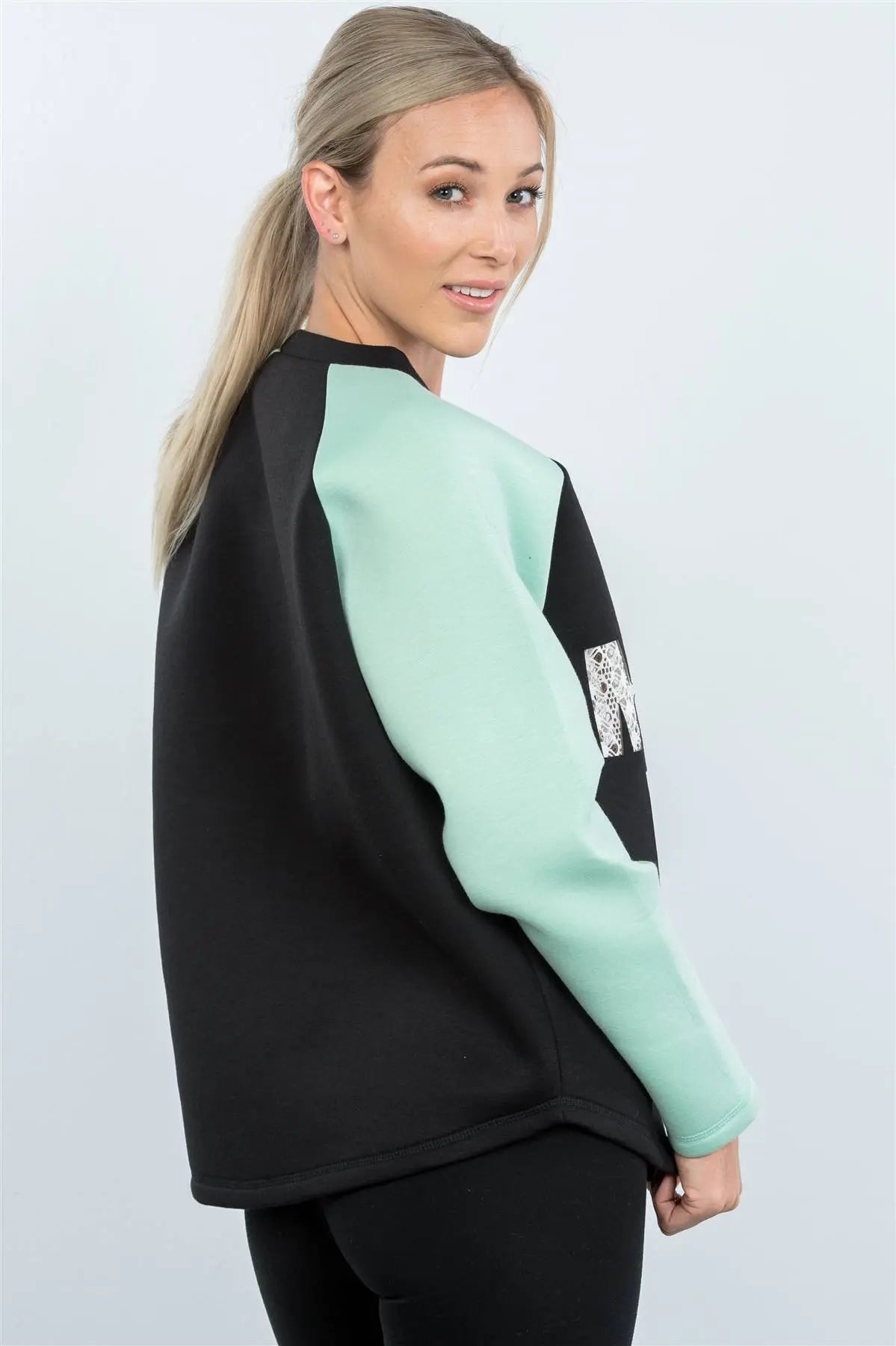 Contrast Sleeve Curved Hem Sweater Blue Zone Planet
