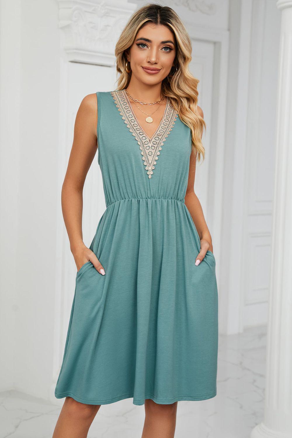 Contrast V-Neck Sleeveless Dress BLUE ZONE PLANET