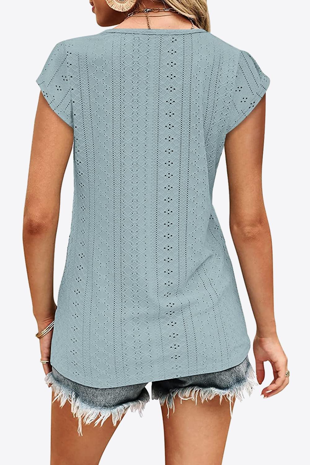 Eyelet Contrast V-Neck Tee BLUE ZONE PLANET