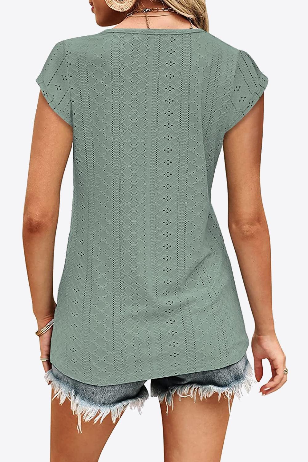 Eyelet Contrast V-Neck Tee BLUE ZONE PLANET