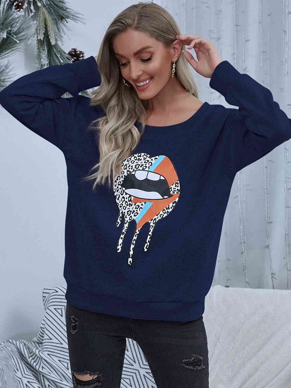 Lip Graphic Round Neck Sweatshirt BLUE ZONE PLANET