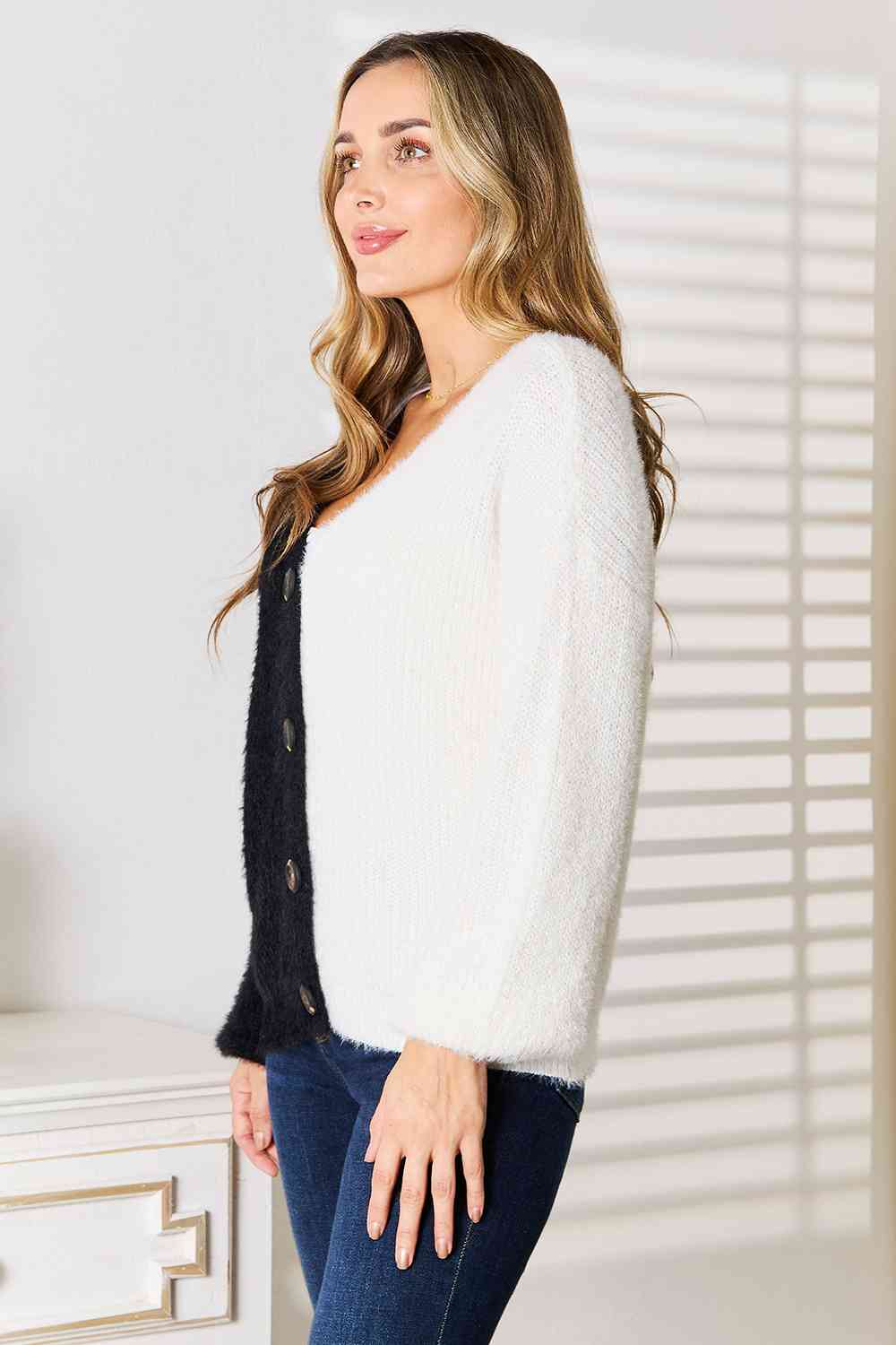 Woven Right Contrast Button-Front V-Neck Cardigan BLUE ZONE PLANET