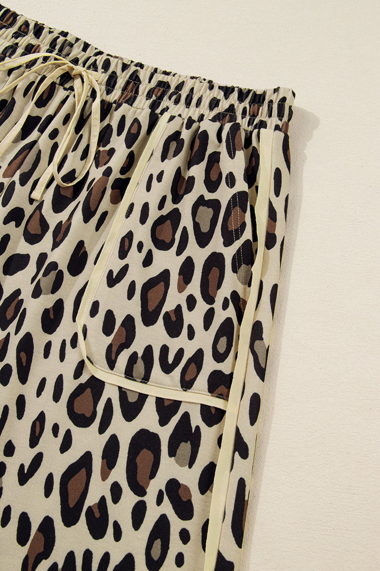 Khaki Exposed Seam Patched Pocket Plus Size Drawstring Leopard Wide Leg Pants-Plus Size/Plus Size Bottoms-[Adult]-[Female]-2022 Online Blue Zone Planet