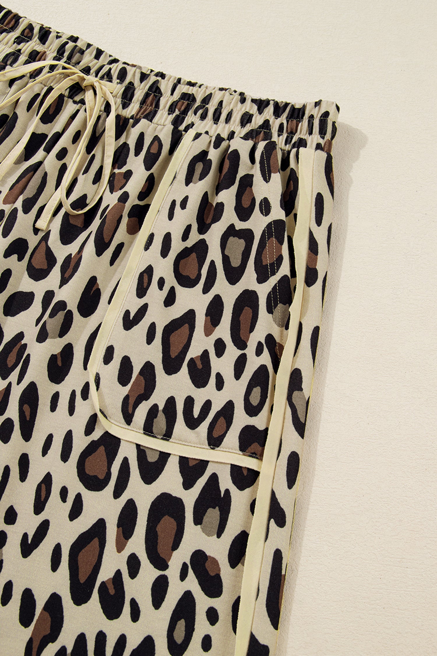 Khaki Exposed Seam Patched Pocket Plus Size Drawstring Leopard Wide Leg Pants-Plus Size/Plus Size Bottoms-[Adult]-[Female]-2022 Online Blue Zone Planet