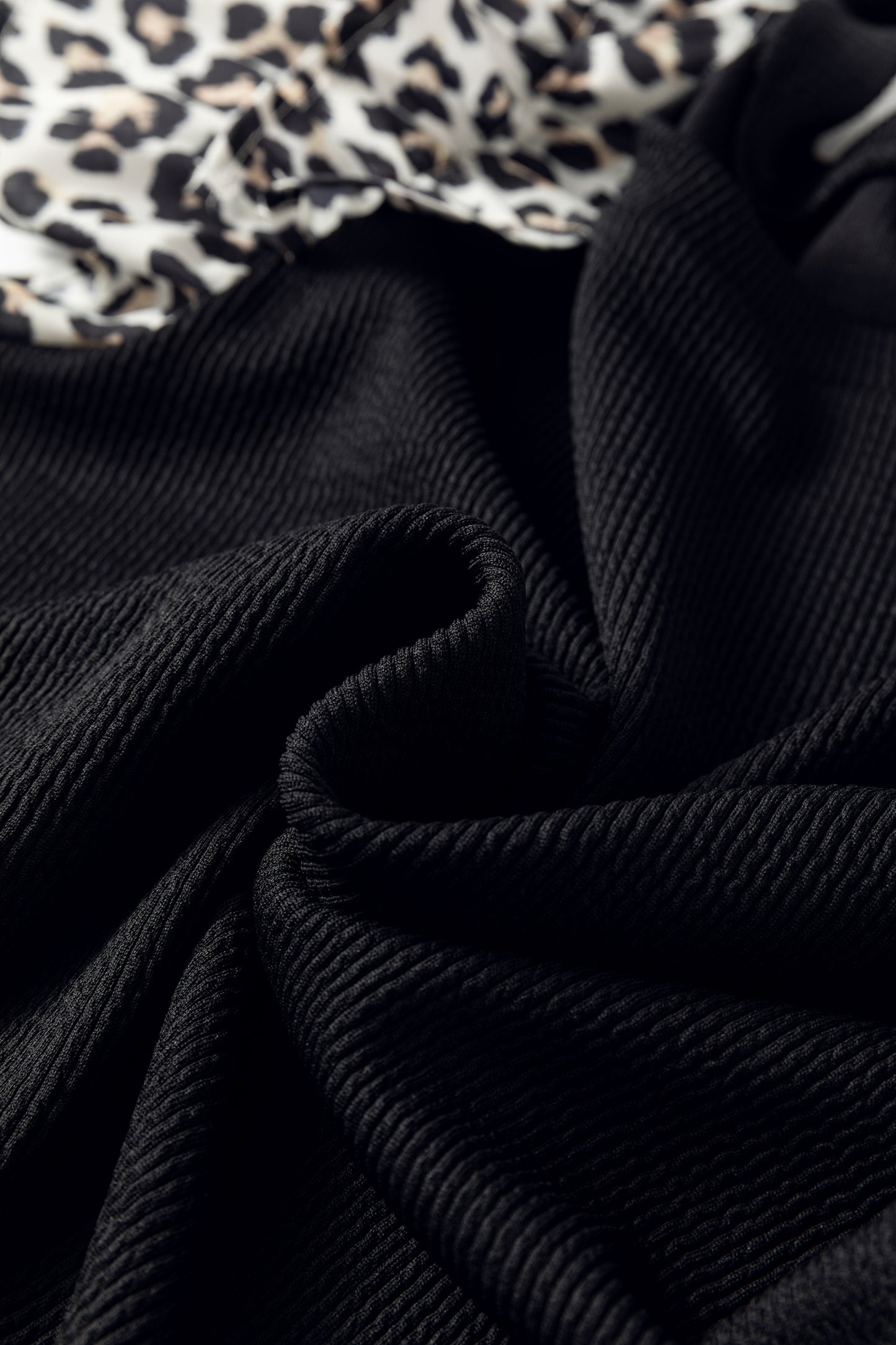 Black Contrast Leopard Ruffled Short Sleeve Ribbed Knit Top-Tops/Blouses & Shirts-[Adult]-[Female]-2022 Online Blue Zone Planet