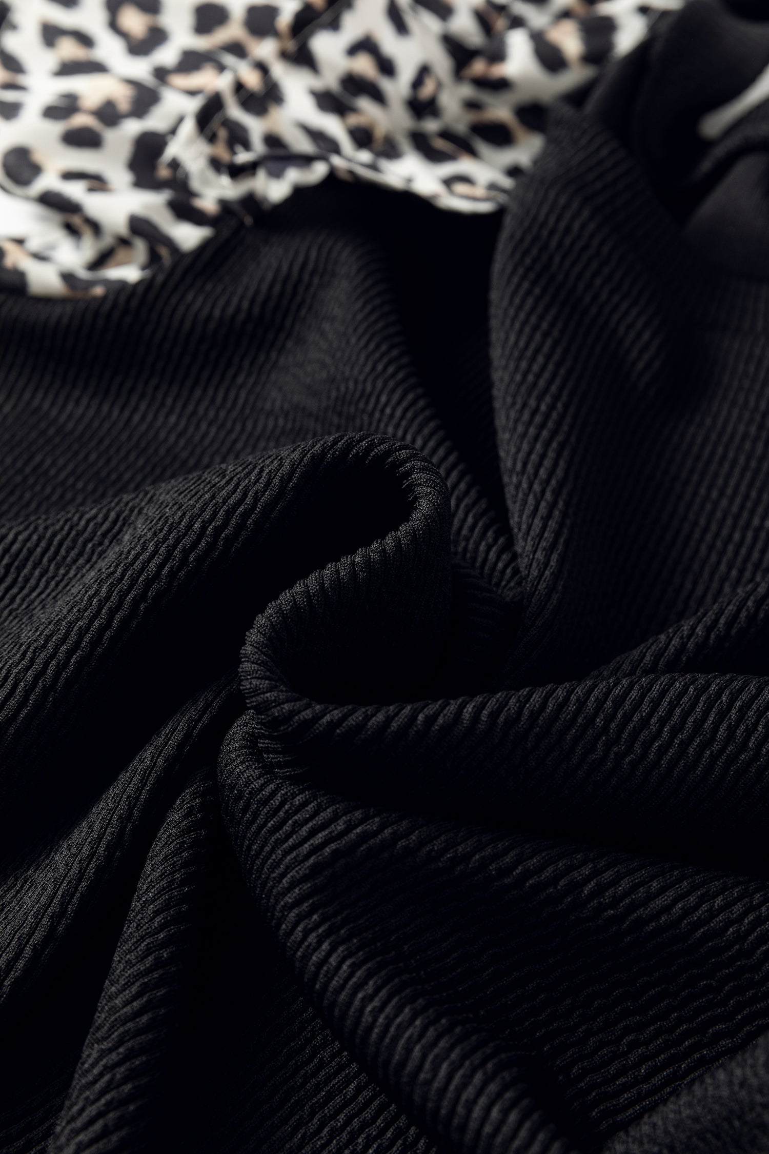 Black Contrast Leopard Ruffled Short Sleeve Ribbed Knit Top-Tops/Blouses & Shirts-[Adult]-[Female]-2022 Online Blue Zone Planet