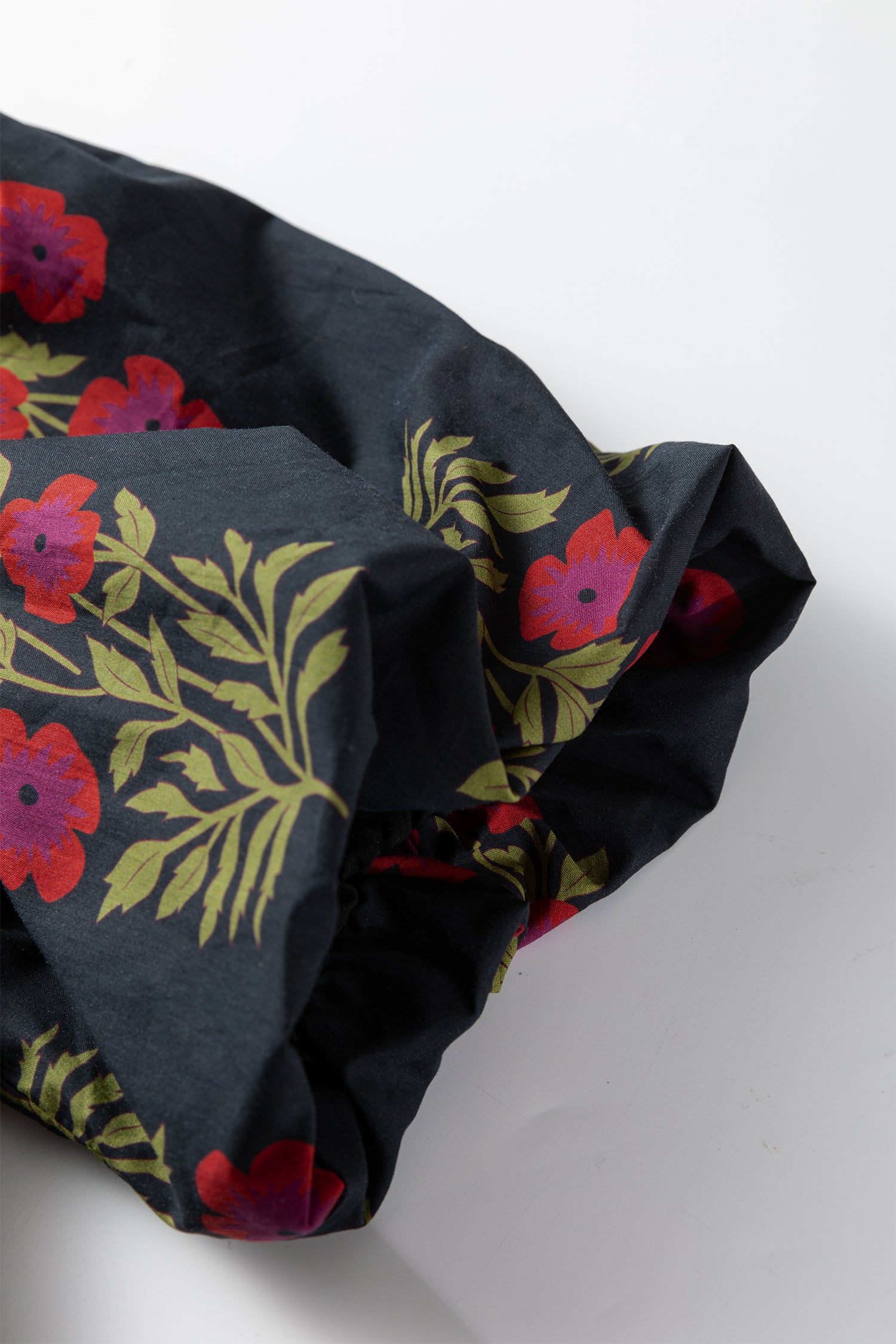 Black Floral Short Bubble Sleeve Contrast Slit Neckline Blouse-Tops/Blouses & Shirts-[Adult]-[Female]-2022 Online Blue Zone Planet