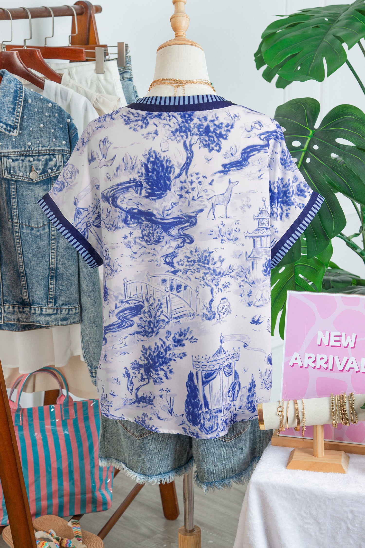 Blue Wild Animal Paradise Striped Trim V Neck Short Sleeve Blouse-Tops/Blouses & Shirts-[Adult]-[Female]-2022 Online Blue Zone Planet