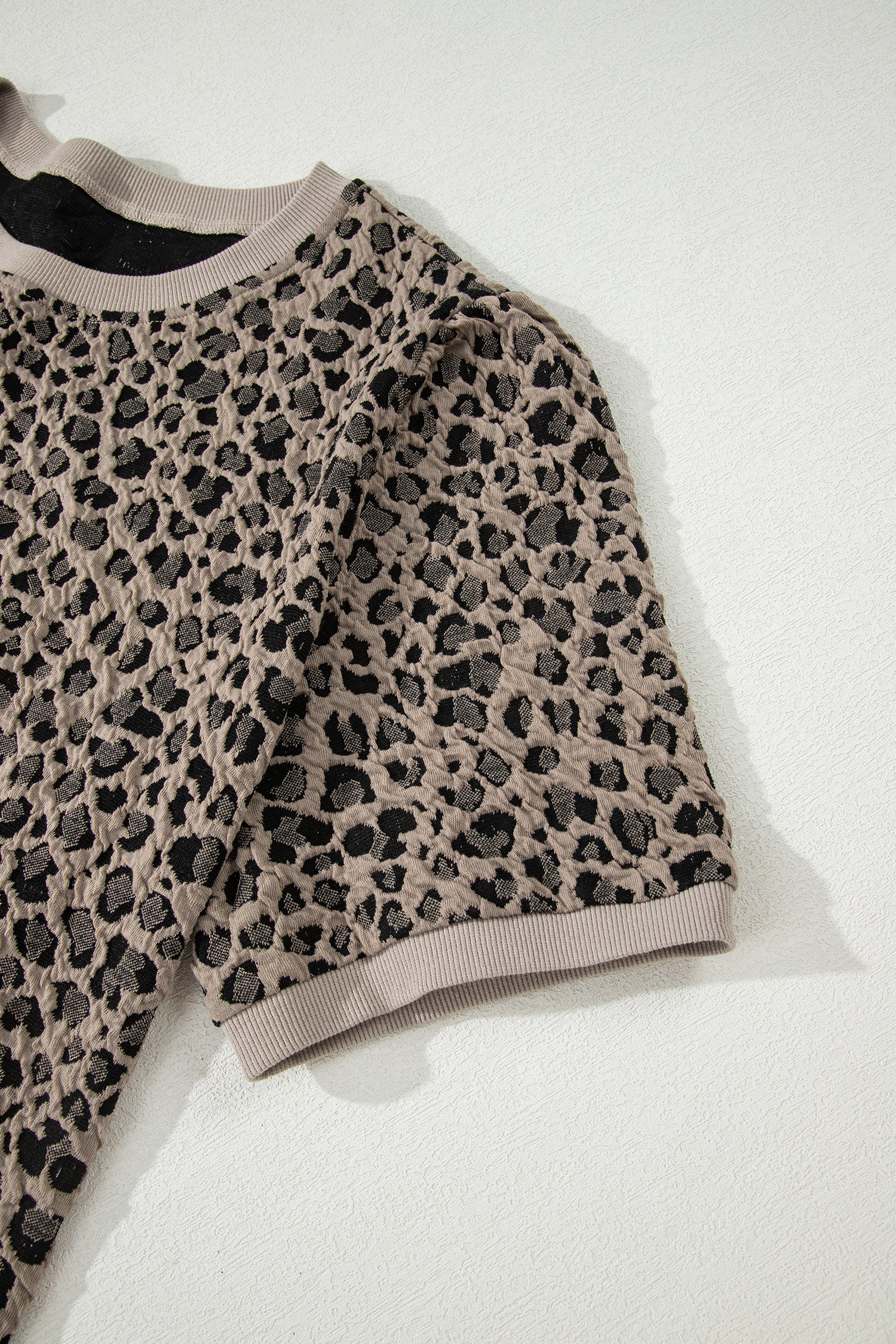 Khaki Leopard Print Textured Plus Size T Shirt-Plus Size/Plus Size Tops/Plus Size Tops & Tees-[Adult]-[Female]-2022 Online Blue Zone Planet