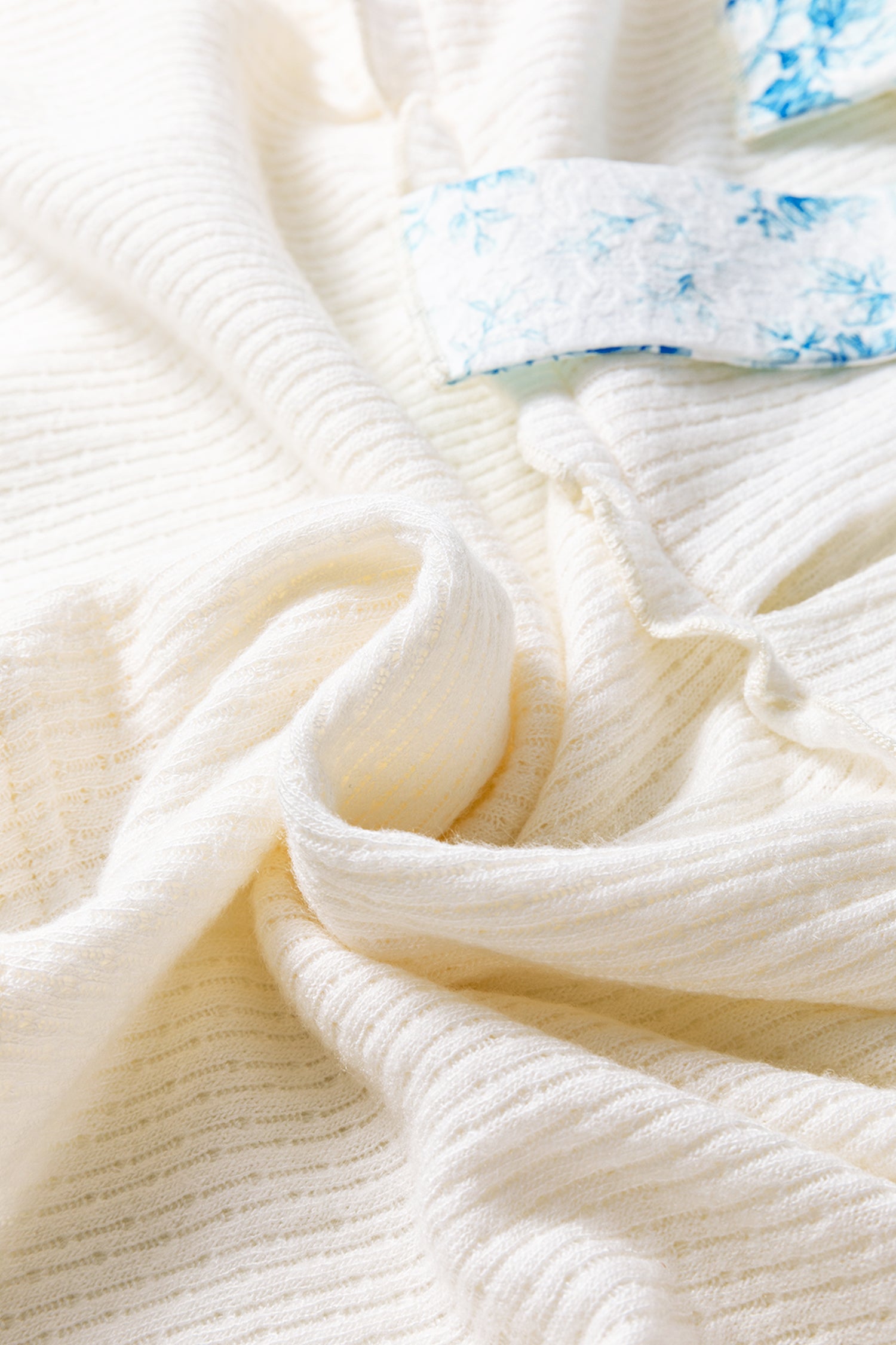 White Textured Knit V Neck Short Bubble Sleeve Peplum Top-Tops/Blouses & Shirts-[Adult]-[Female]-2022 Online Blue Zone Planet