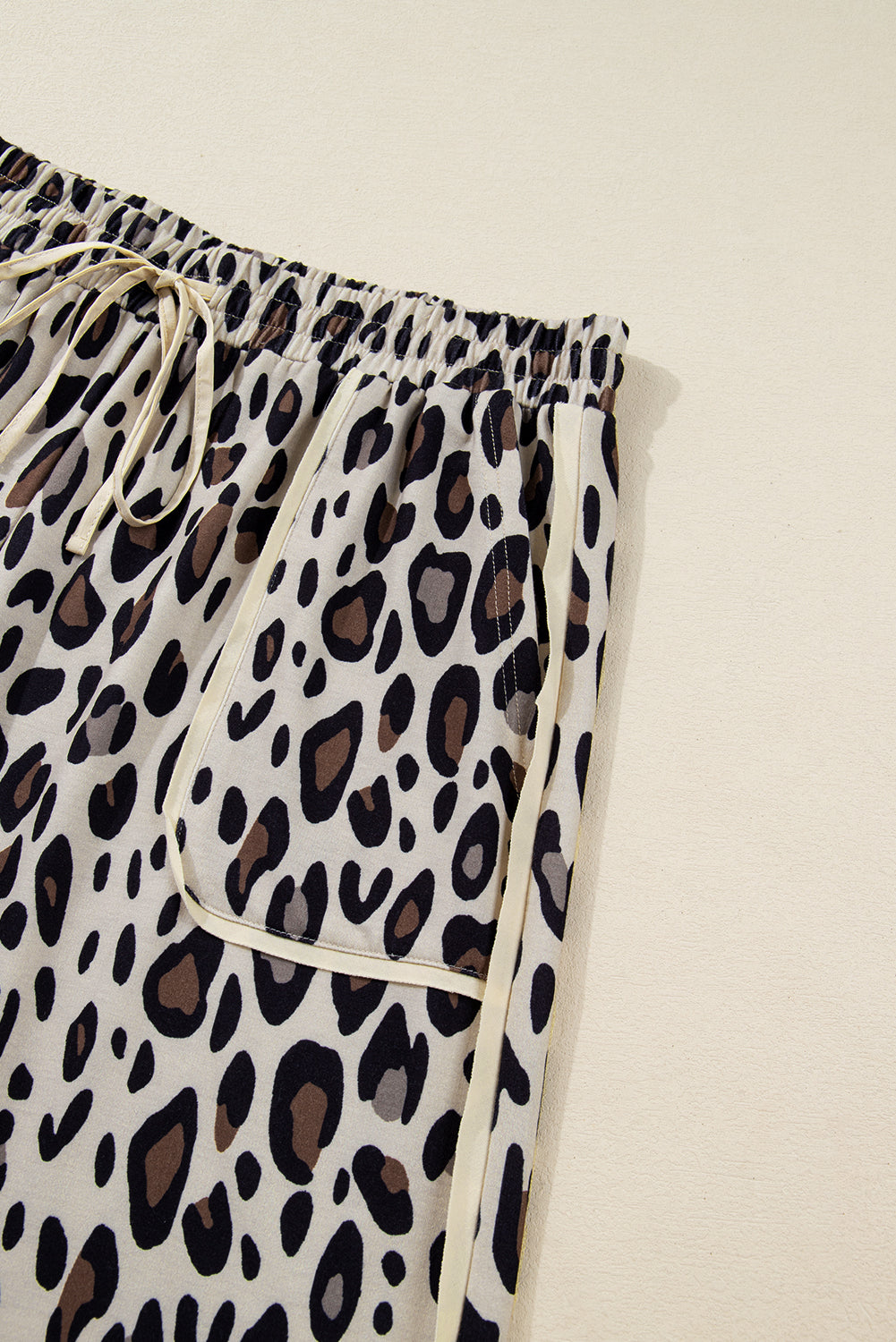 Khaki Exposed Seam Patched Pocket Plus Size Drawstring Leopard Wide Leg Pants-Plus Size/Plus Size Bottoms-[Adult]-[Female]-2022 Online Blue Zone Planet