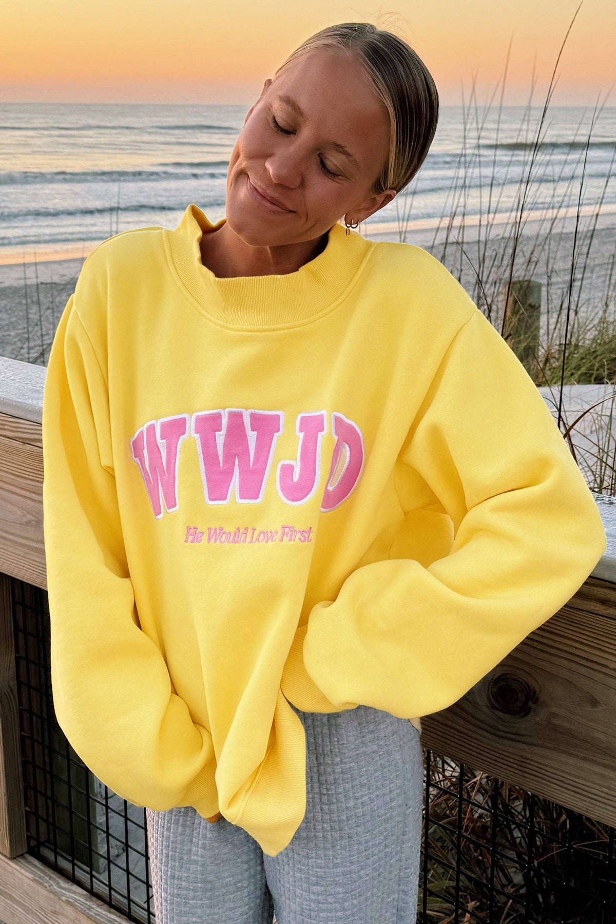 Pink WWJD Embroidered Trim Slogan Graphic Crewneck Pullover Sweatshirt